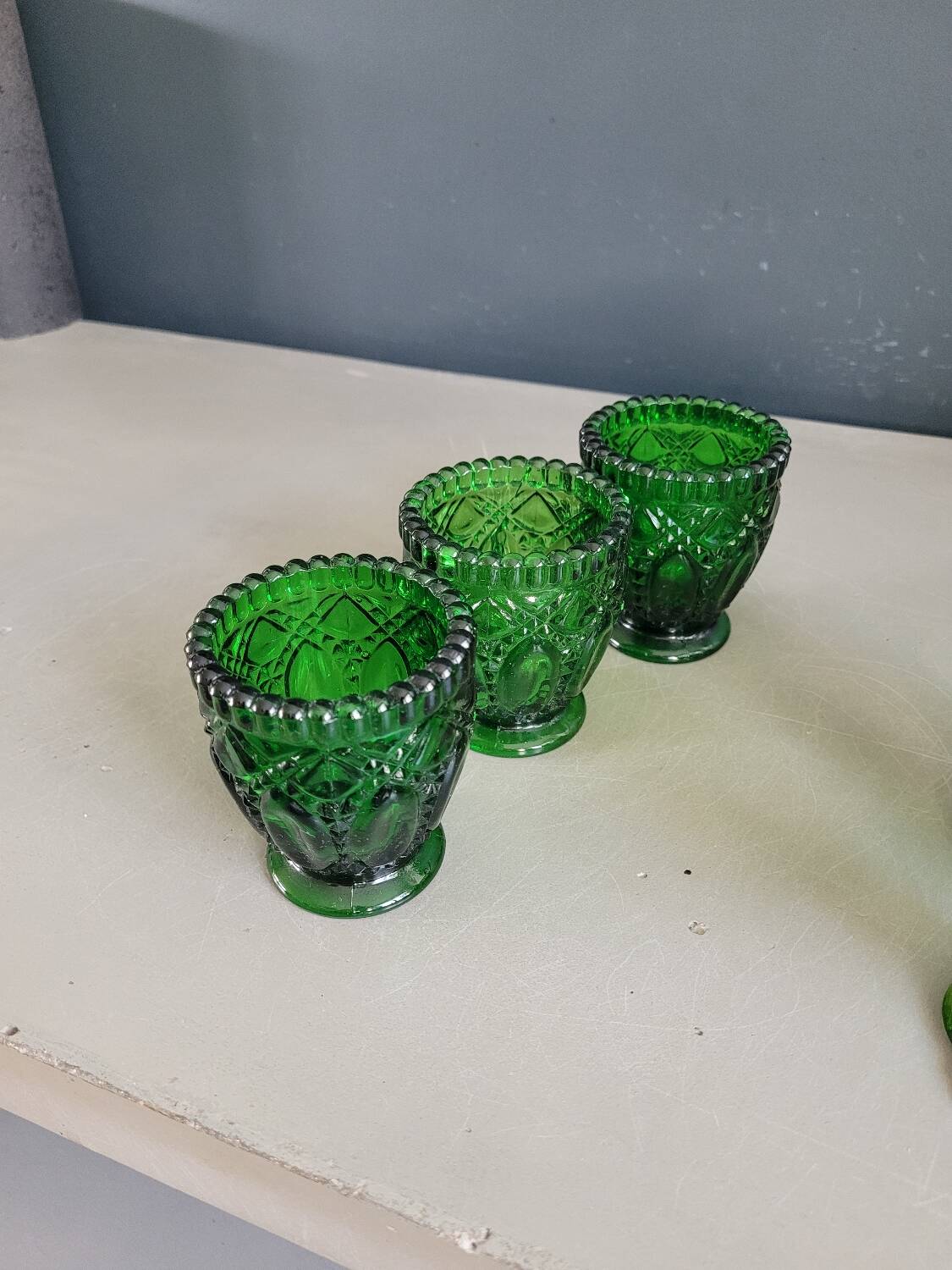 Set of 6 green molded glass glasses