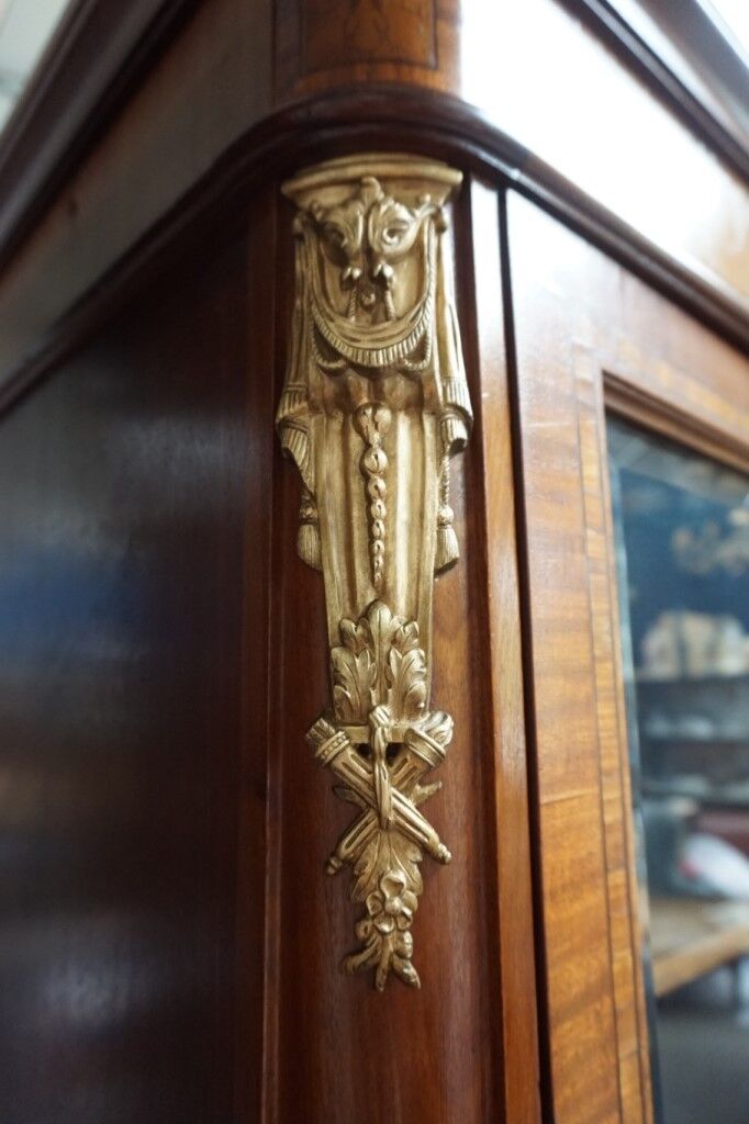 Library in the style of Louis XVI