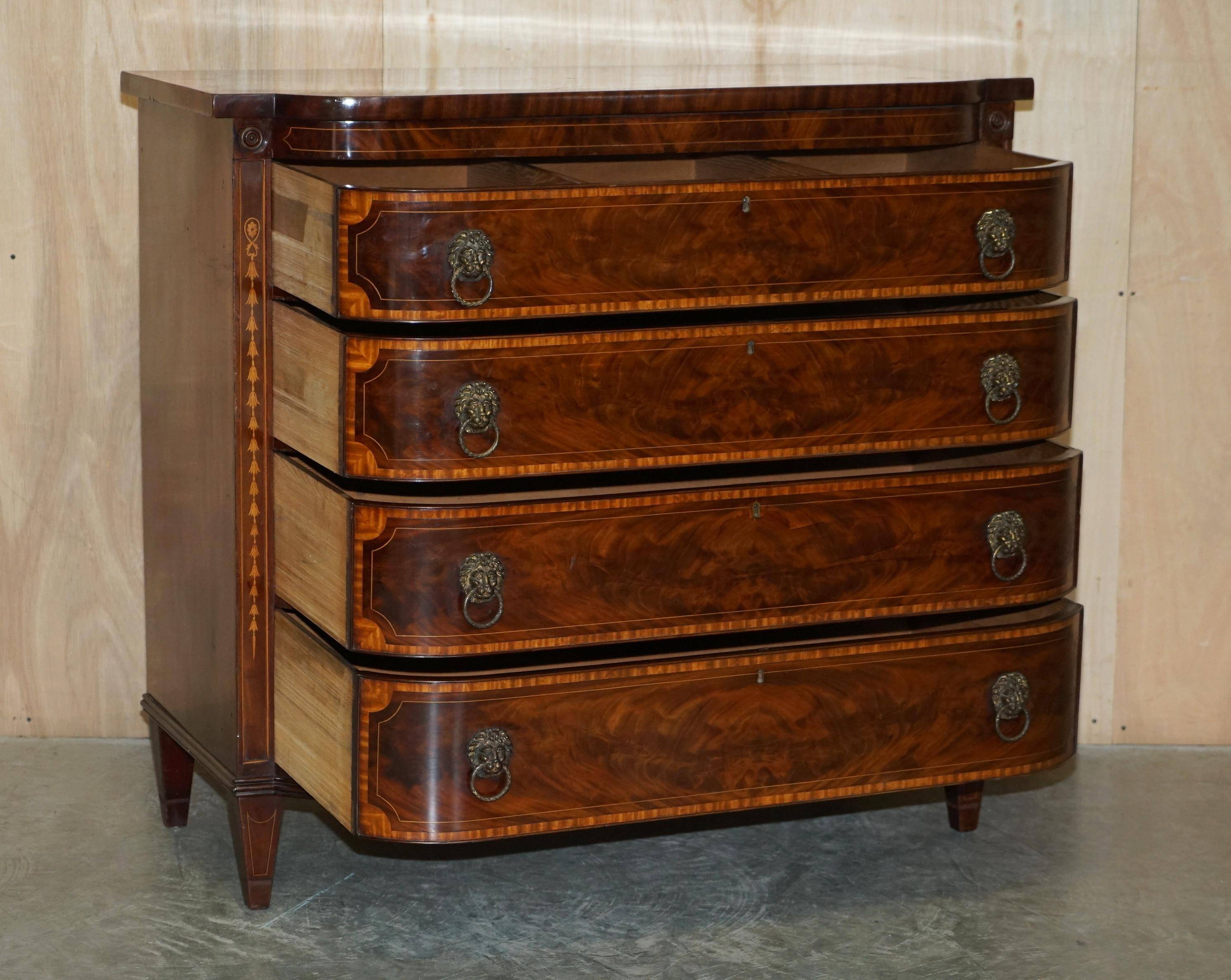 Commode Sheraton avec poignées tête de lion, 1859