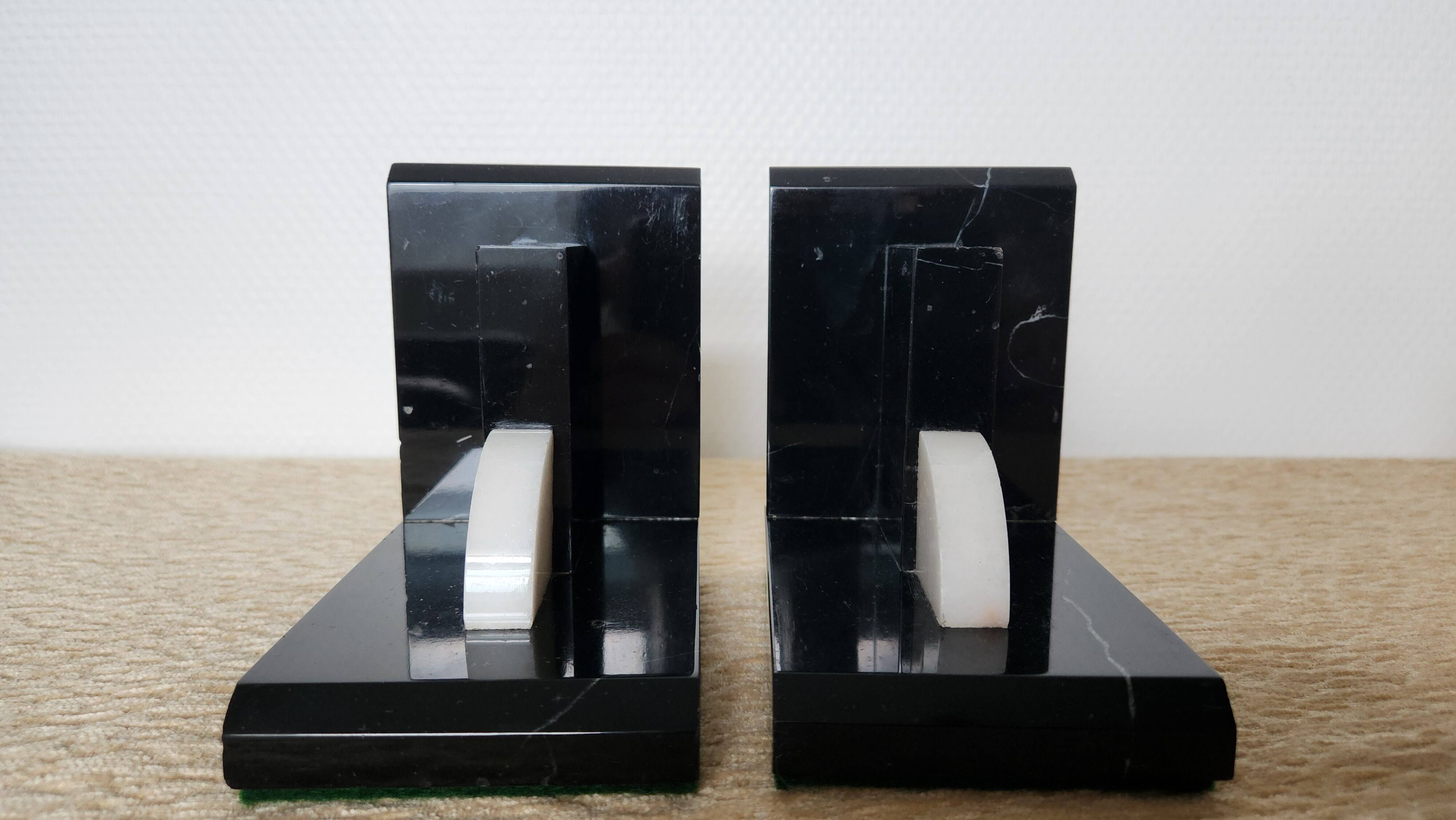 Geometric bookends in black marble and white stone – Art Deco style