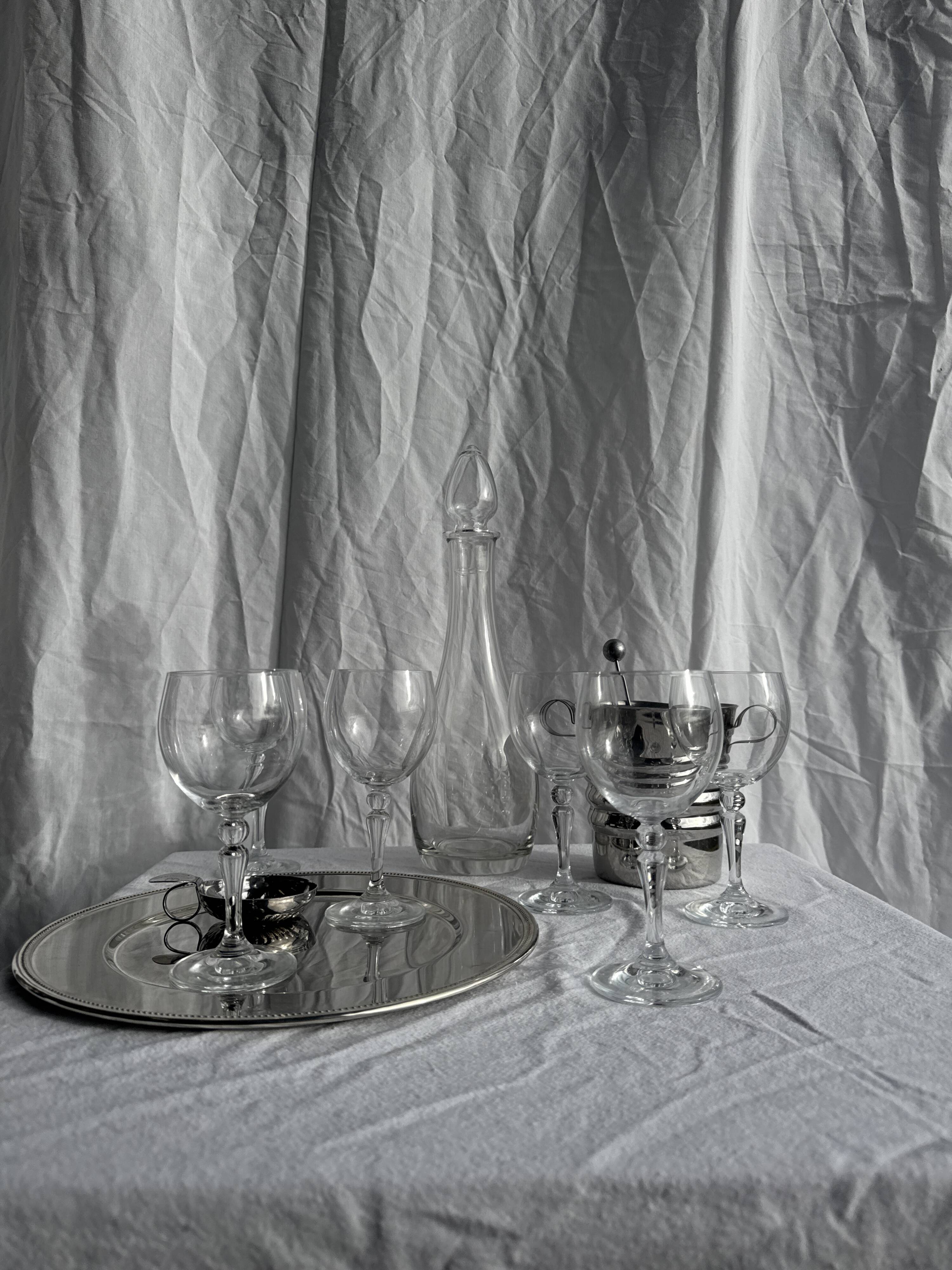 Set of 6 vintage ball-shaped stemmed glasses