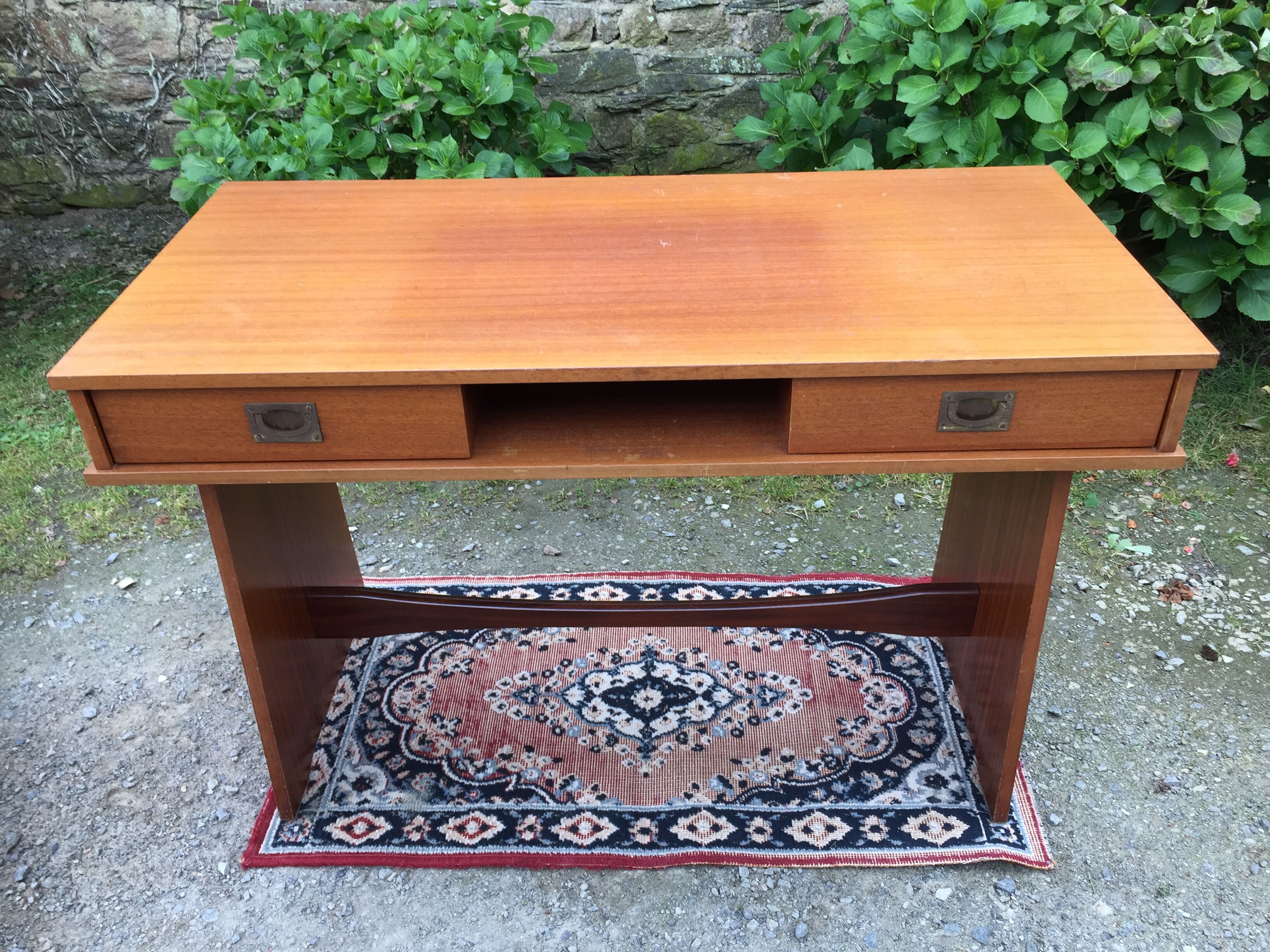 Bureau marine vintage en teck à 2 tiroirs