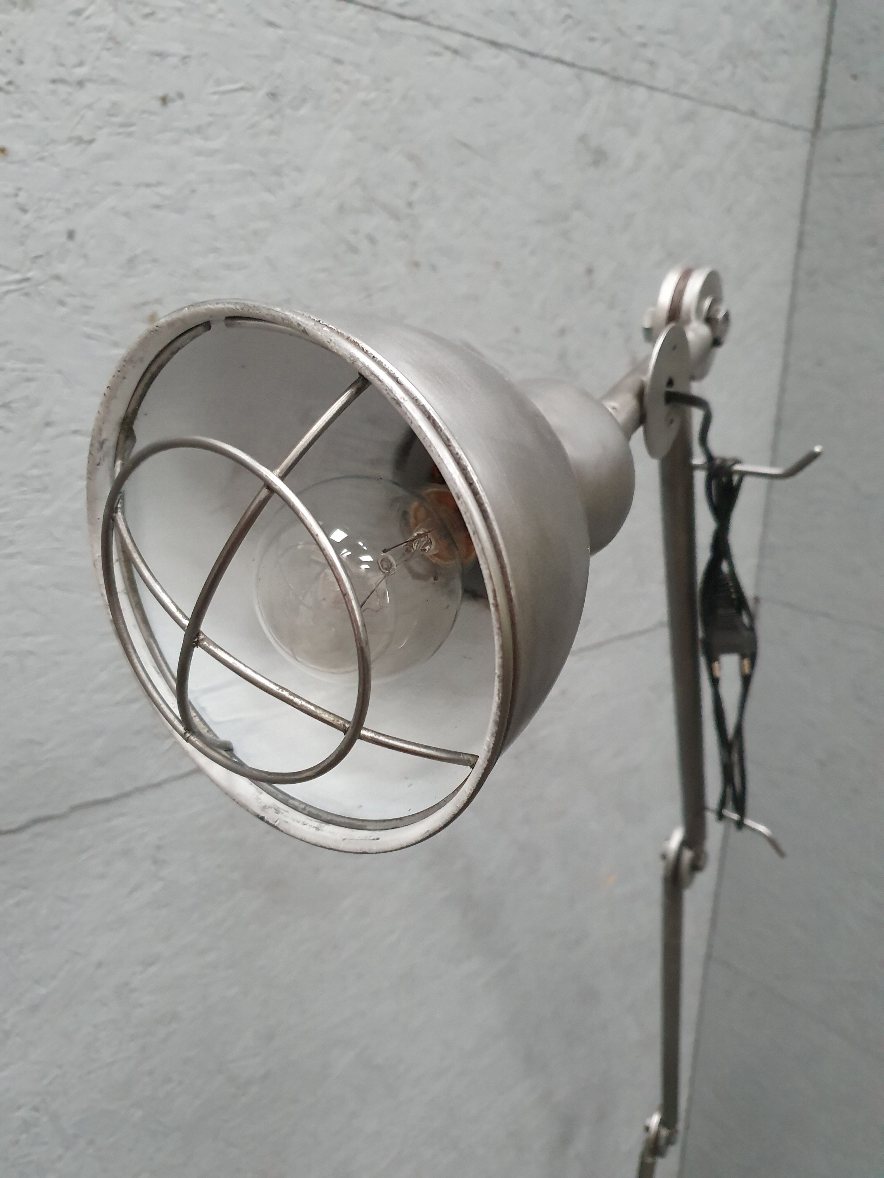 Devil lamp industrial body lamp four folding arms