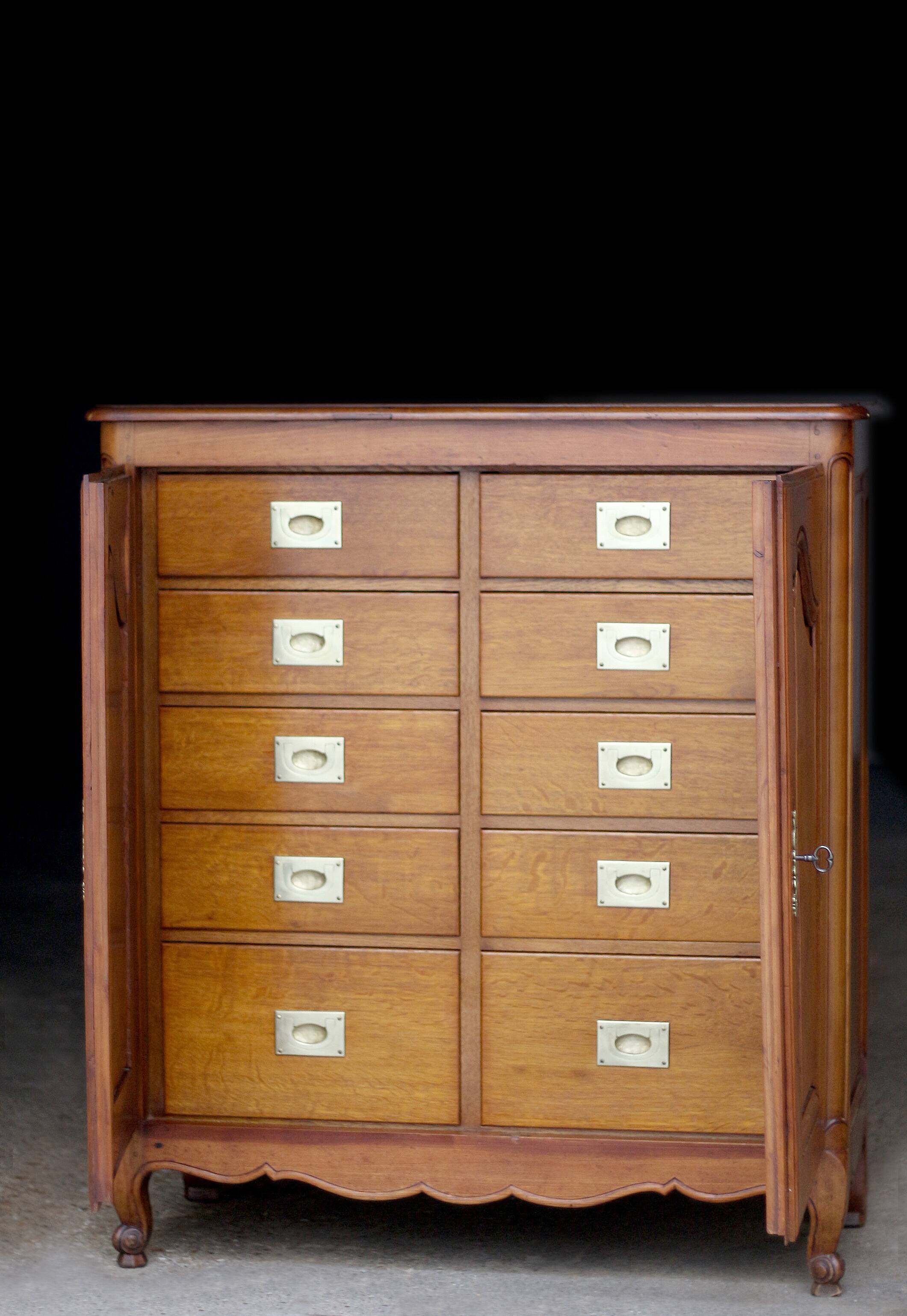 Superb piece of professional furniture: cardboard box, chest of drawers, storage