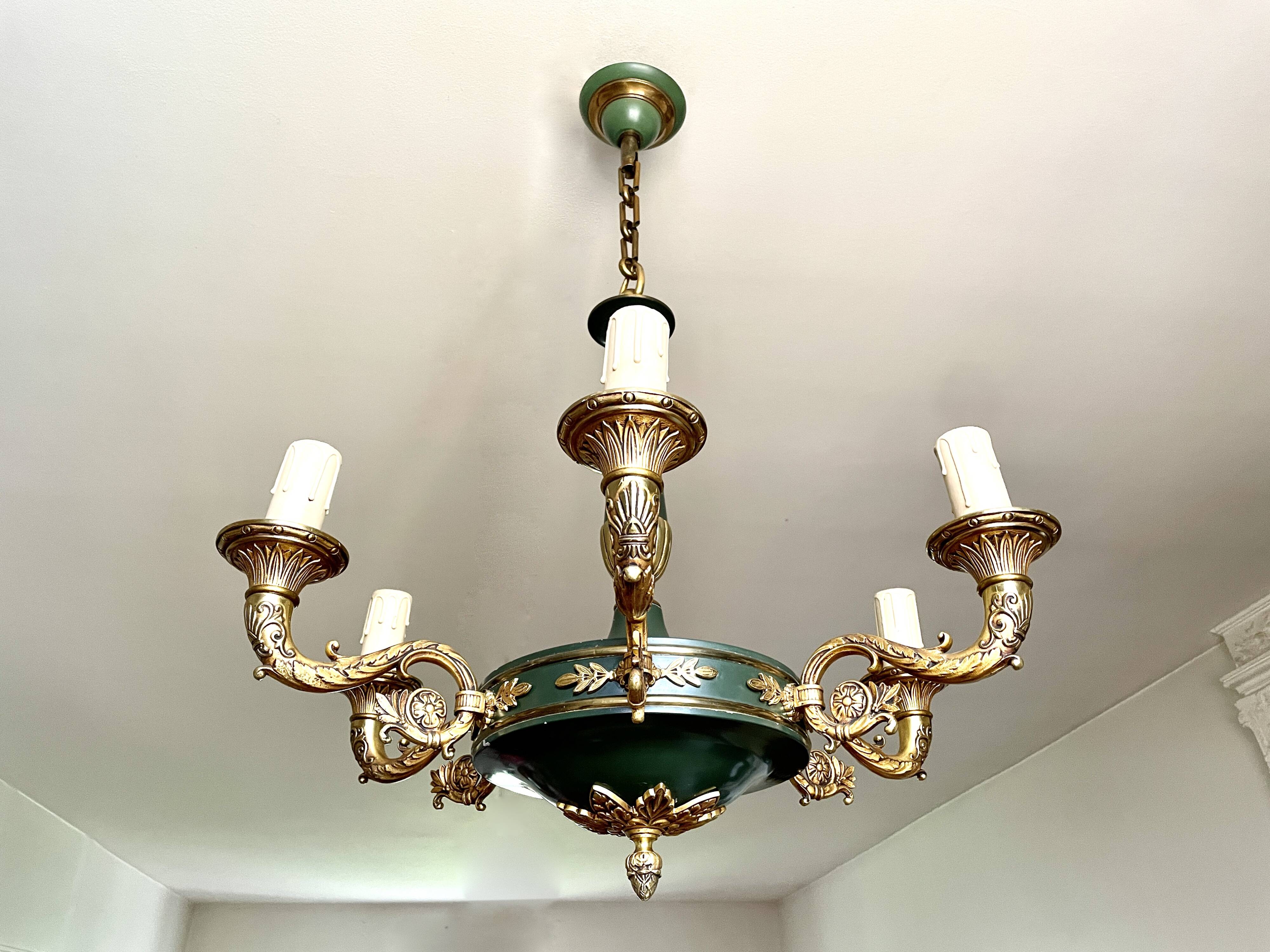Green and gilded bronze empire chandelier with 6 lights