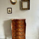 Chiffonnier Louis XV en bois et marbre