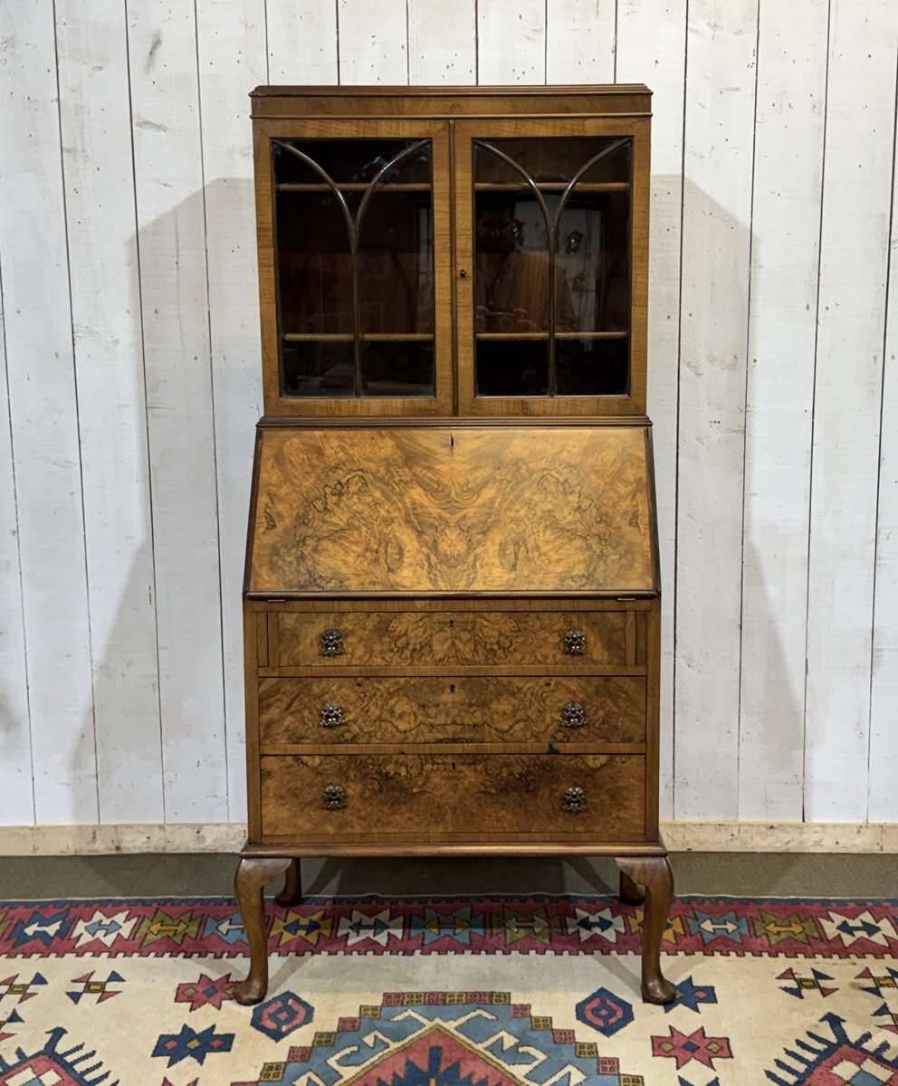 Scriban in English with a walnut finish from the 1930s.