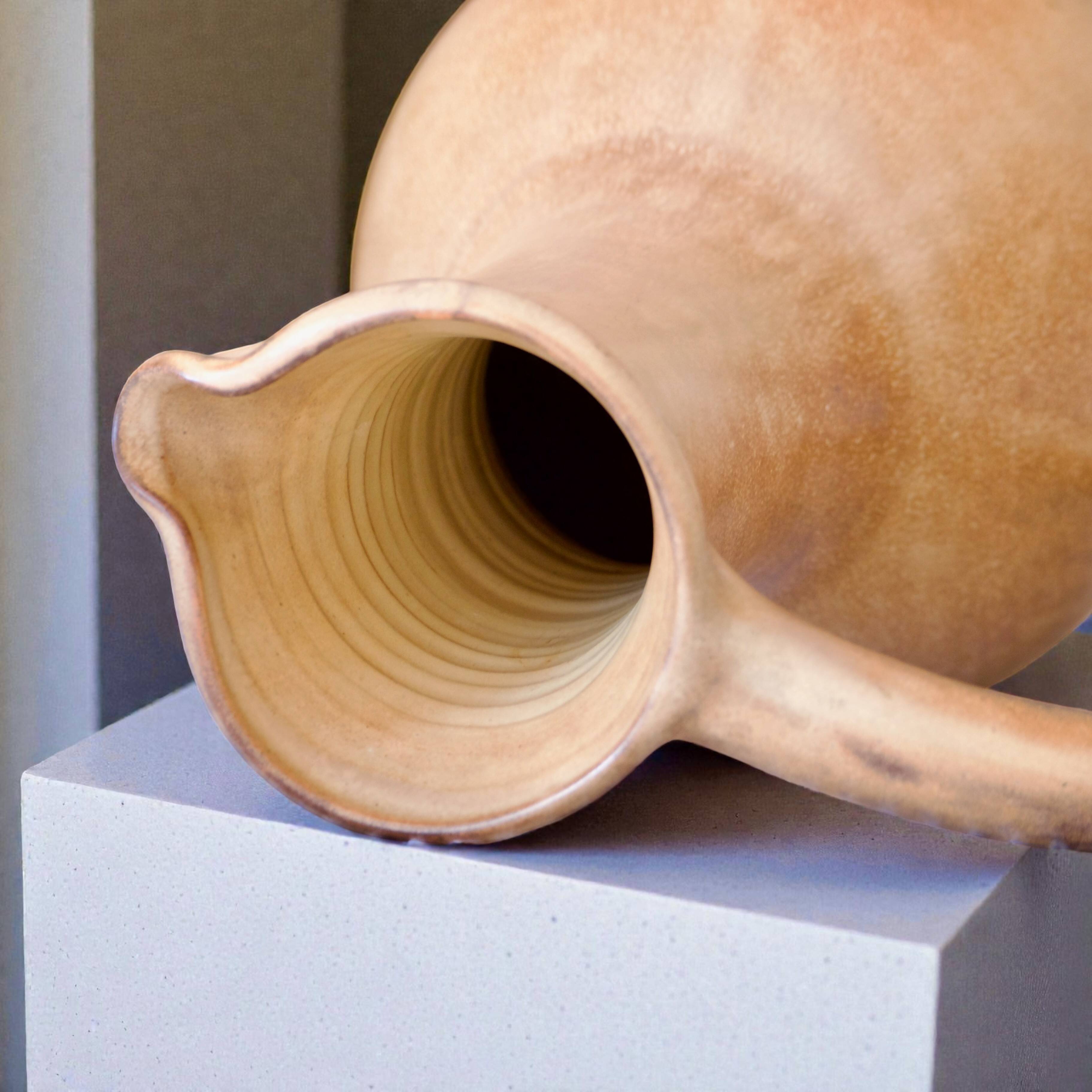 Grande carafe artisanale en grès mat