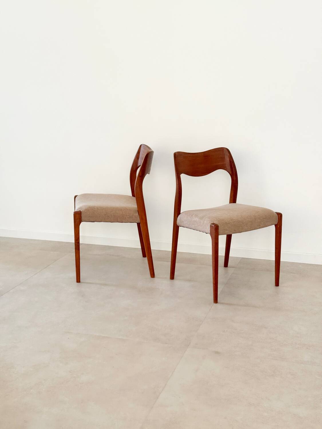 Paire de chaises Niels Otto Moller 71 scandinave