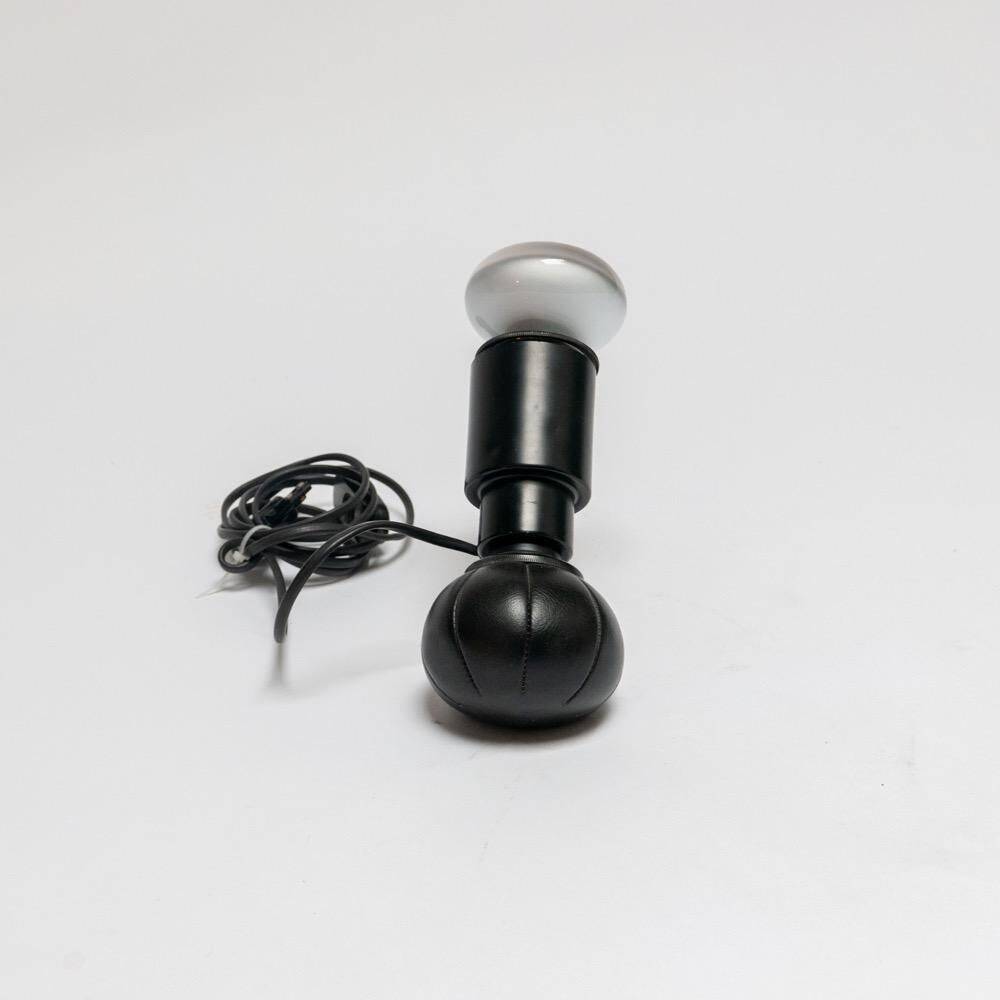Vintage Italian 600 table lamp by Gino Sarfatti for Arteluce, black body & base