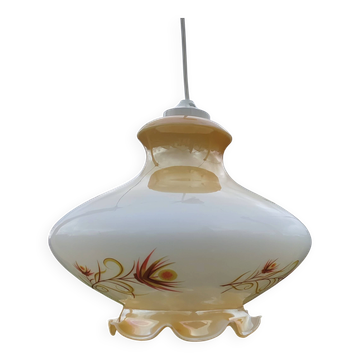 Suspension vintage en verre opalin décor floral stylisé beige doré