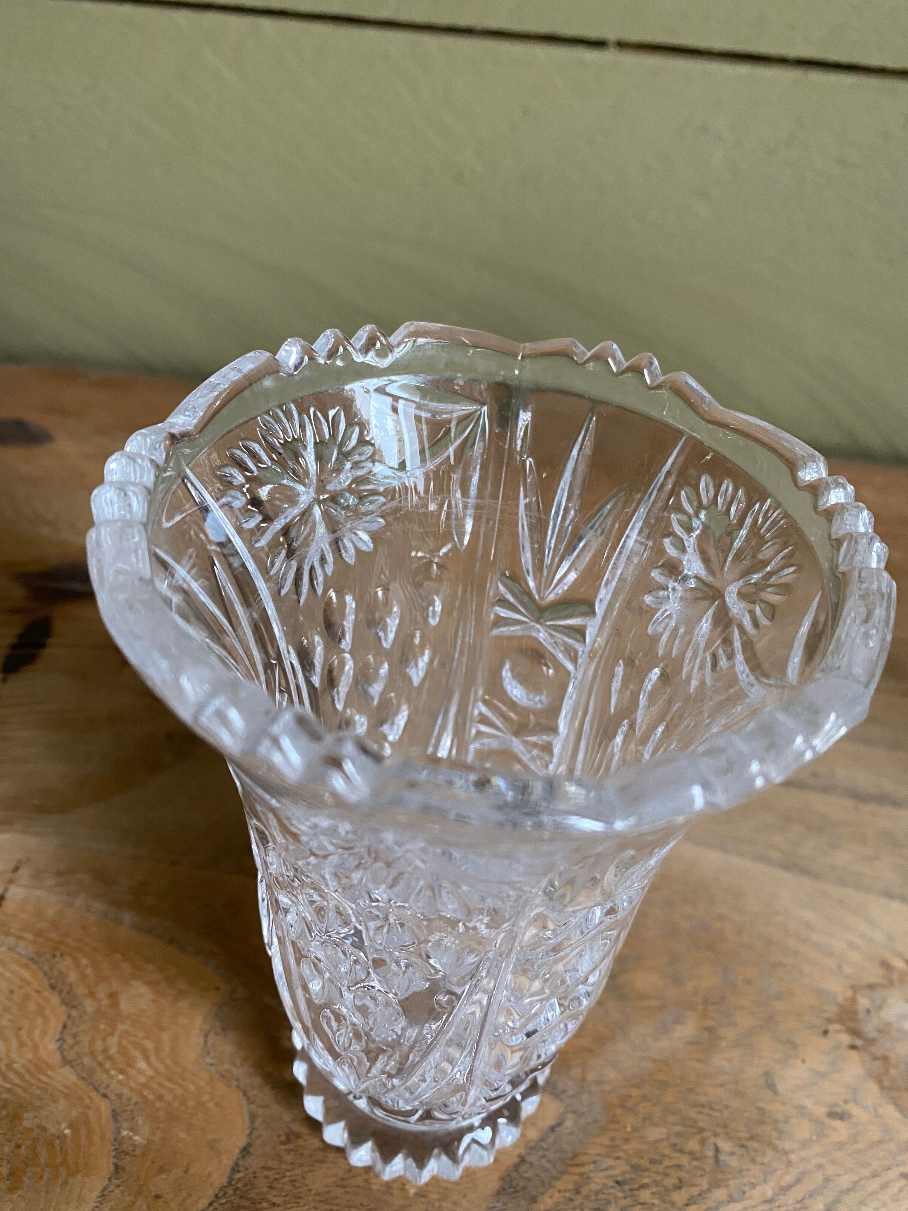 Vase en verre ciselé