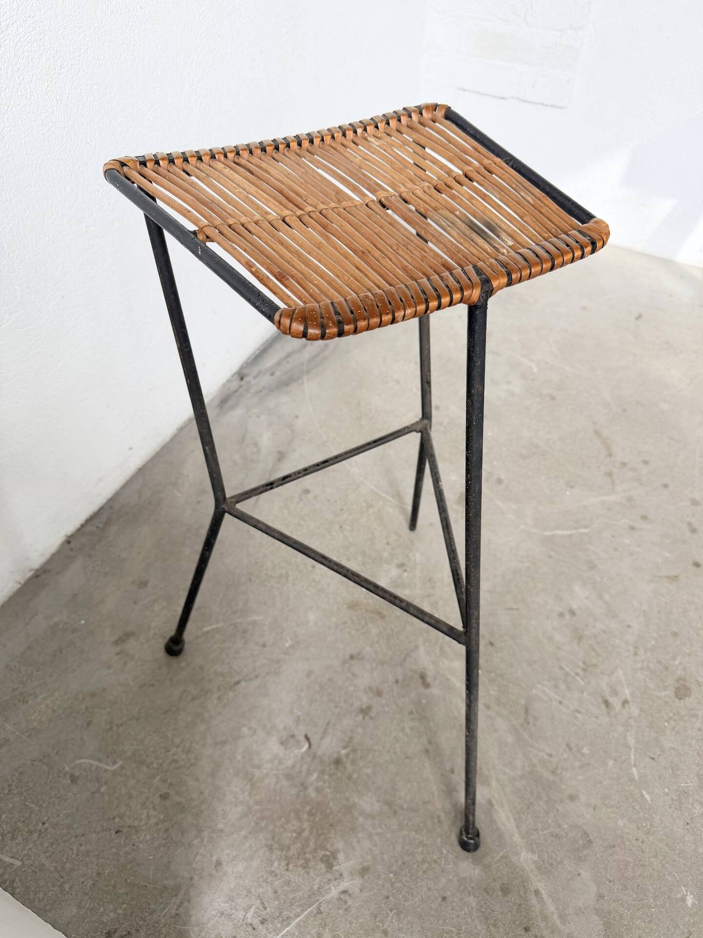 Wicker and metal stool Dennis Lennon 1950