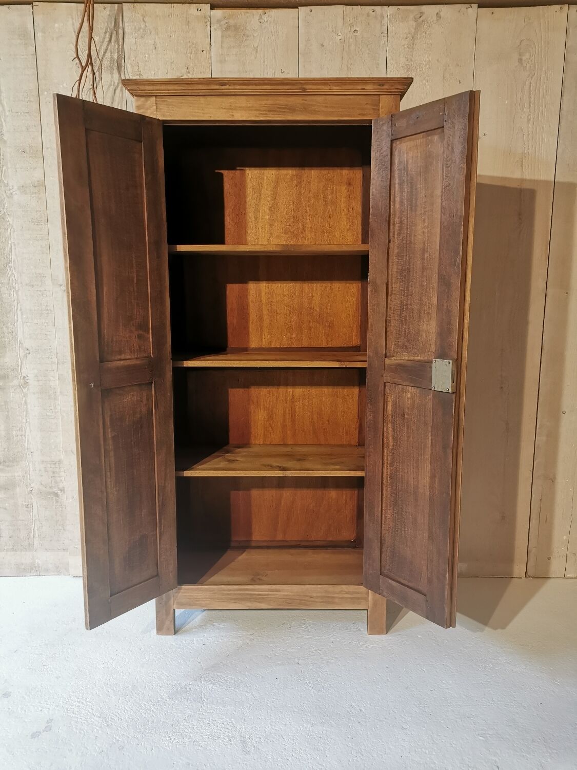 Parisian cabinet