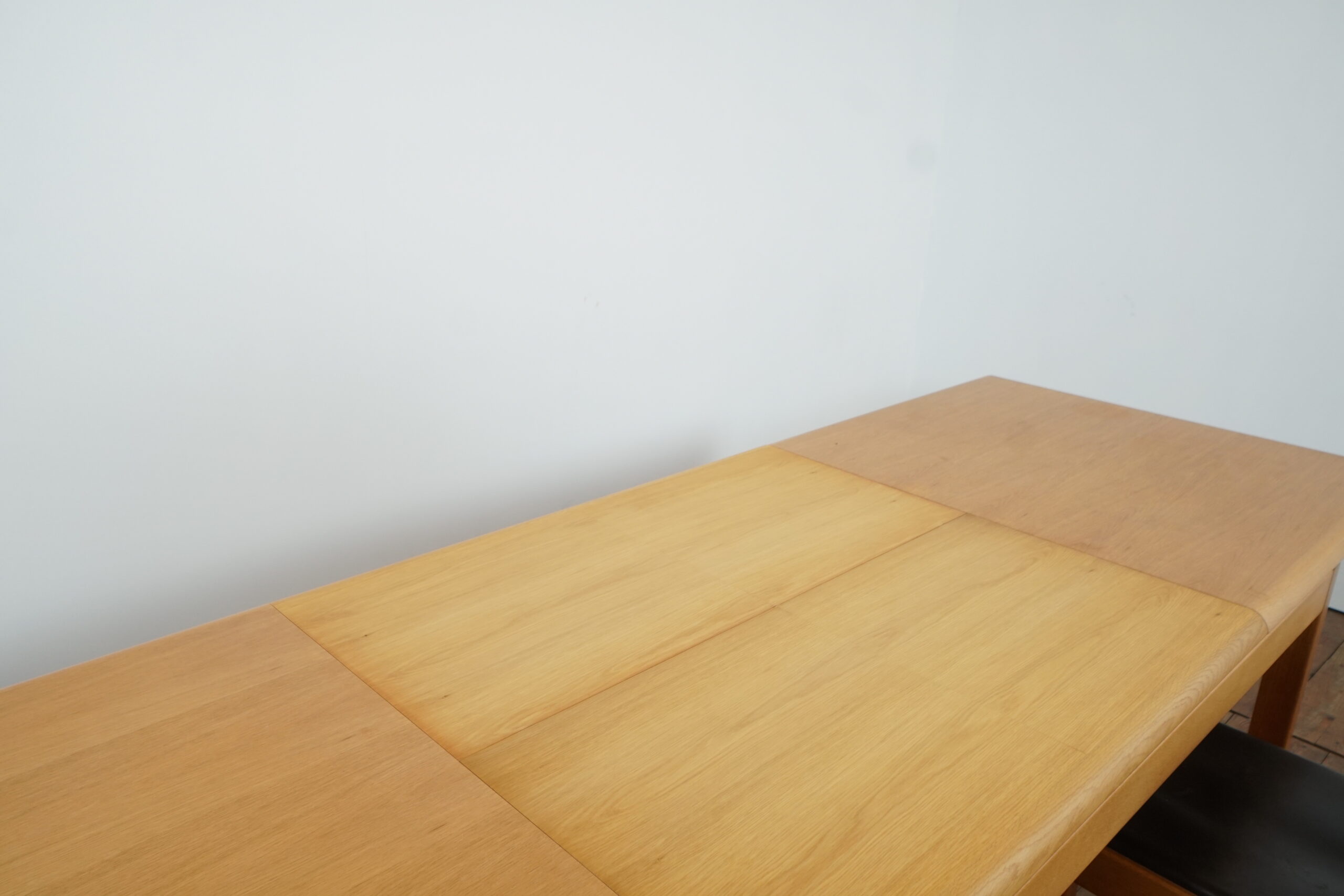 Adjustable dining set in oak and leather chairs by Van Den Berghe Pauvers