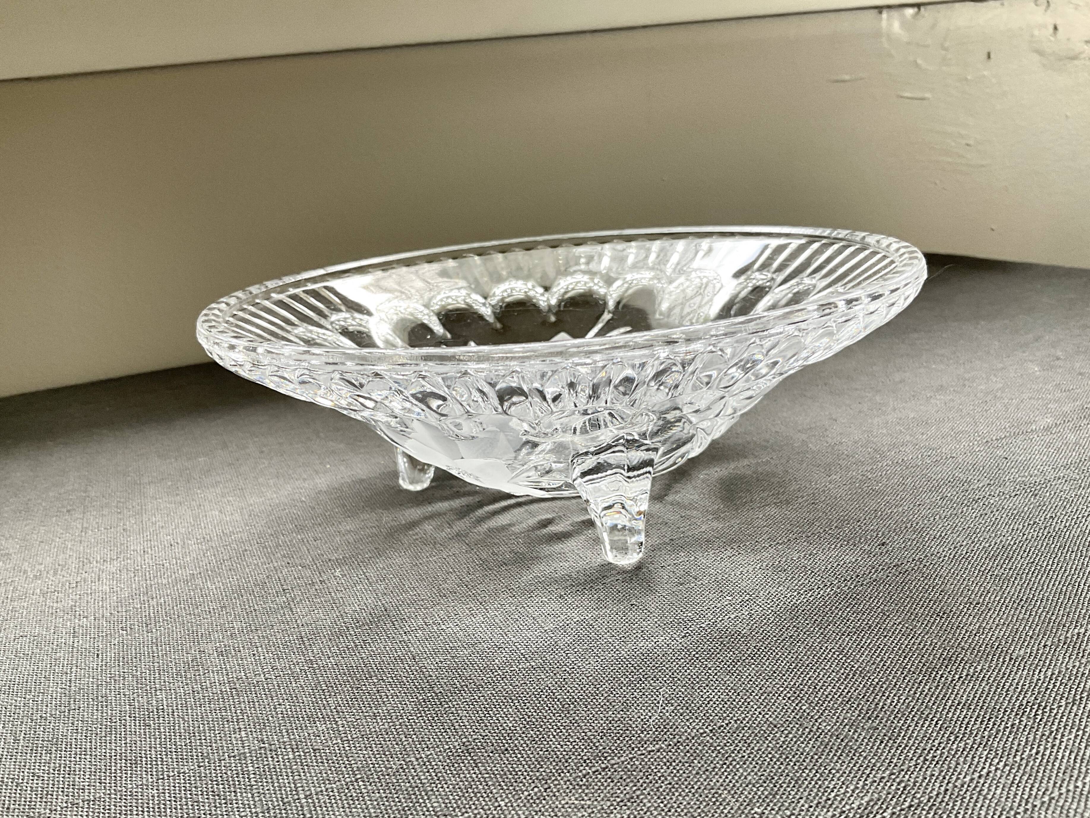 Empty glass pocket on three legs