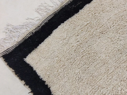 Handmade moroccan berber carpet 213 x 147 cm