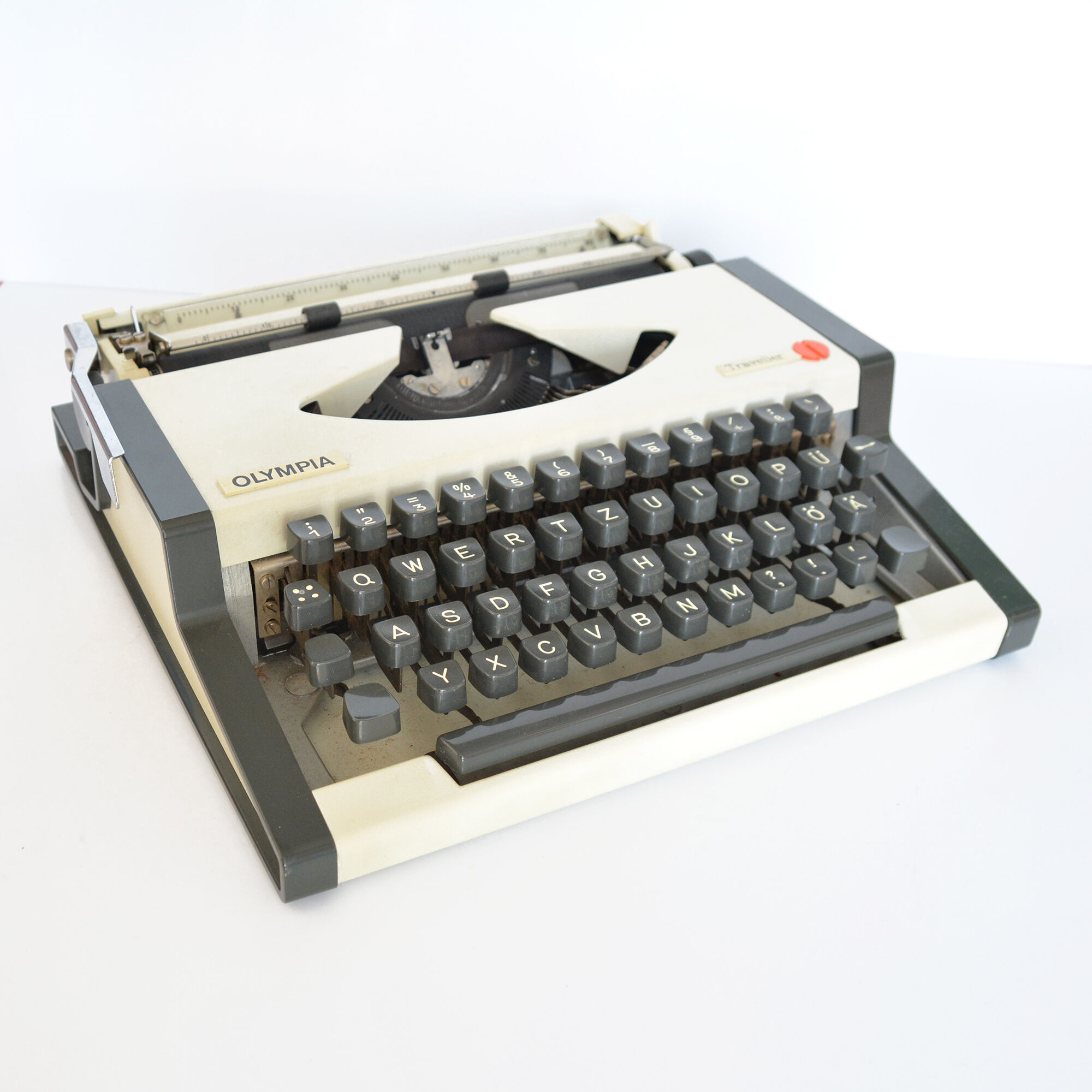 Typewriter AEG Olympia Traveler S, Germany 70s