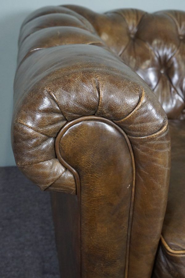 Chesterfield sofa in cowhide leather 3.5 seats