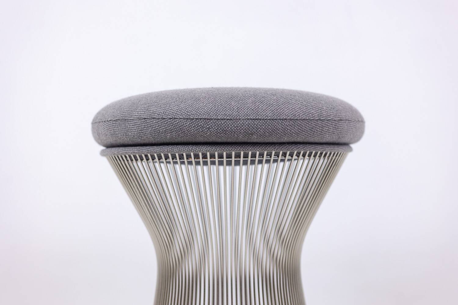 Warren Platner for Knoll. Round stool, metal base. Circa 1970