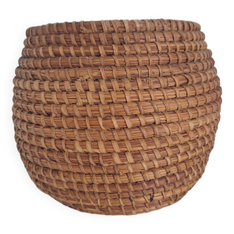 Woven wicker pot