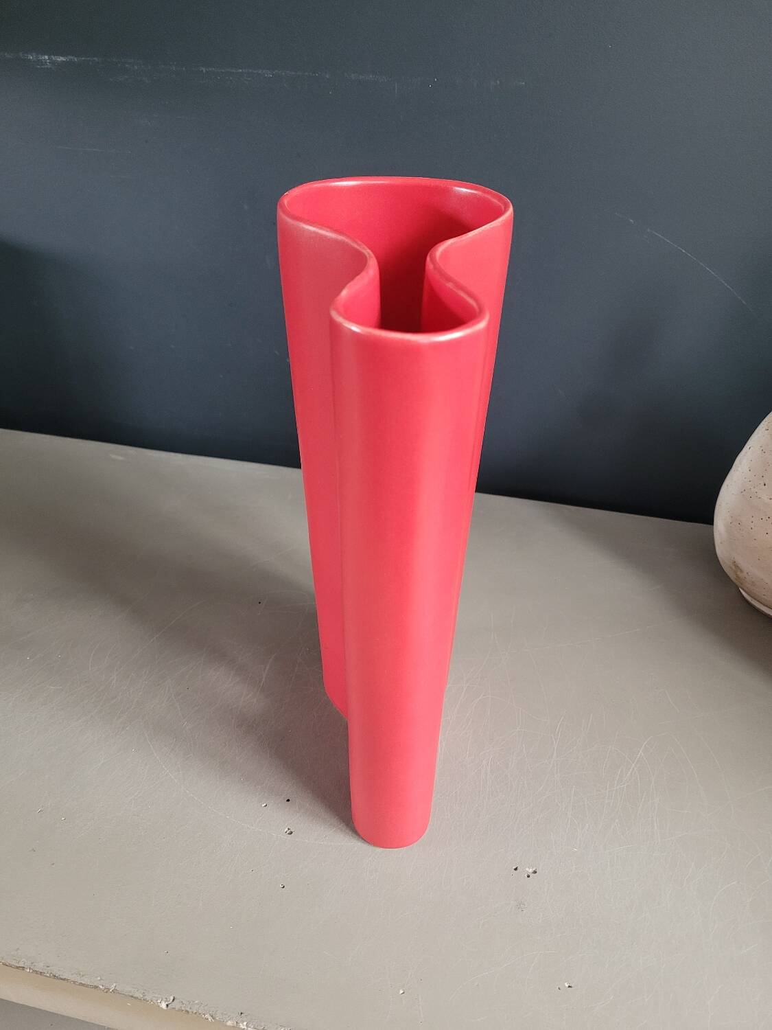 Vase en céramique rouge mat, 1960