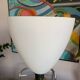 Paire de lampe pied bois et opaline blanche