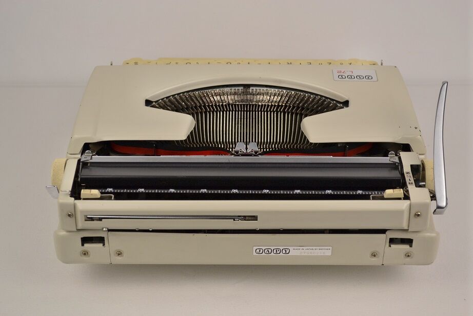 Machine à écrire portative Japy L.72 vintage 1970