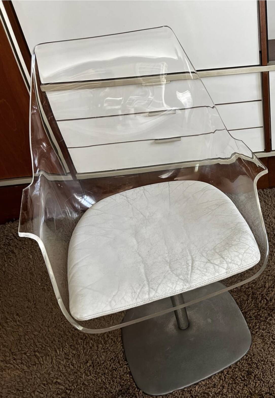 Raushe Airline Edition swivel chair, made of altuglas 196