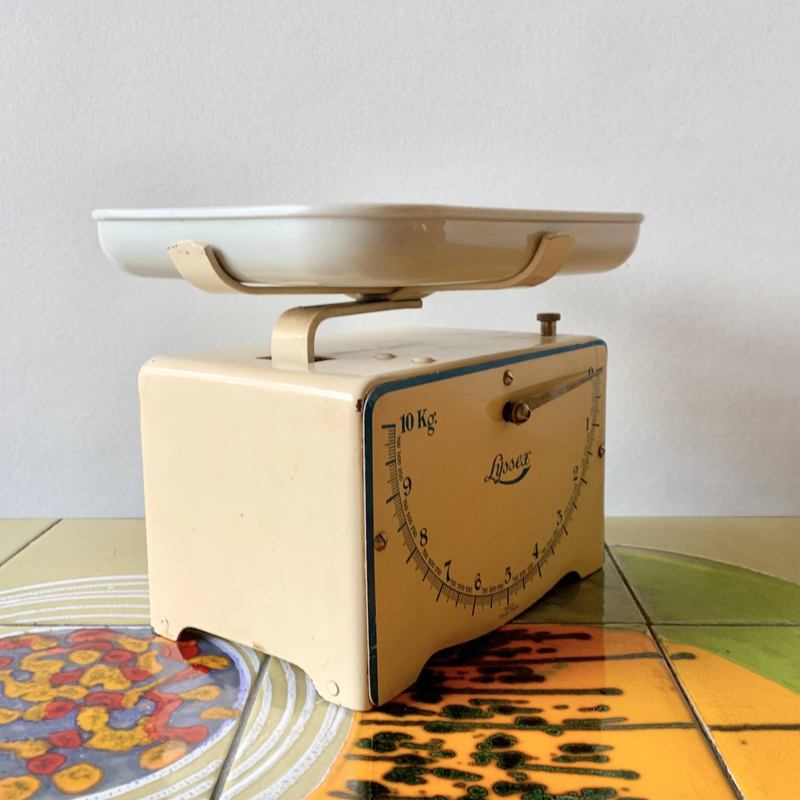 Old Lyssex kitchen scale - Force 10
