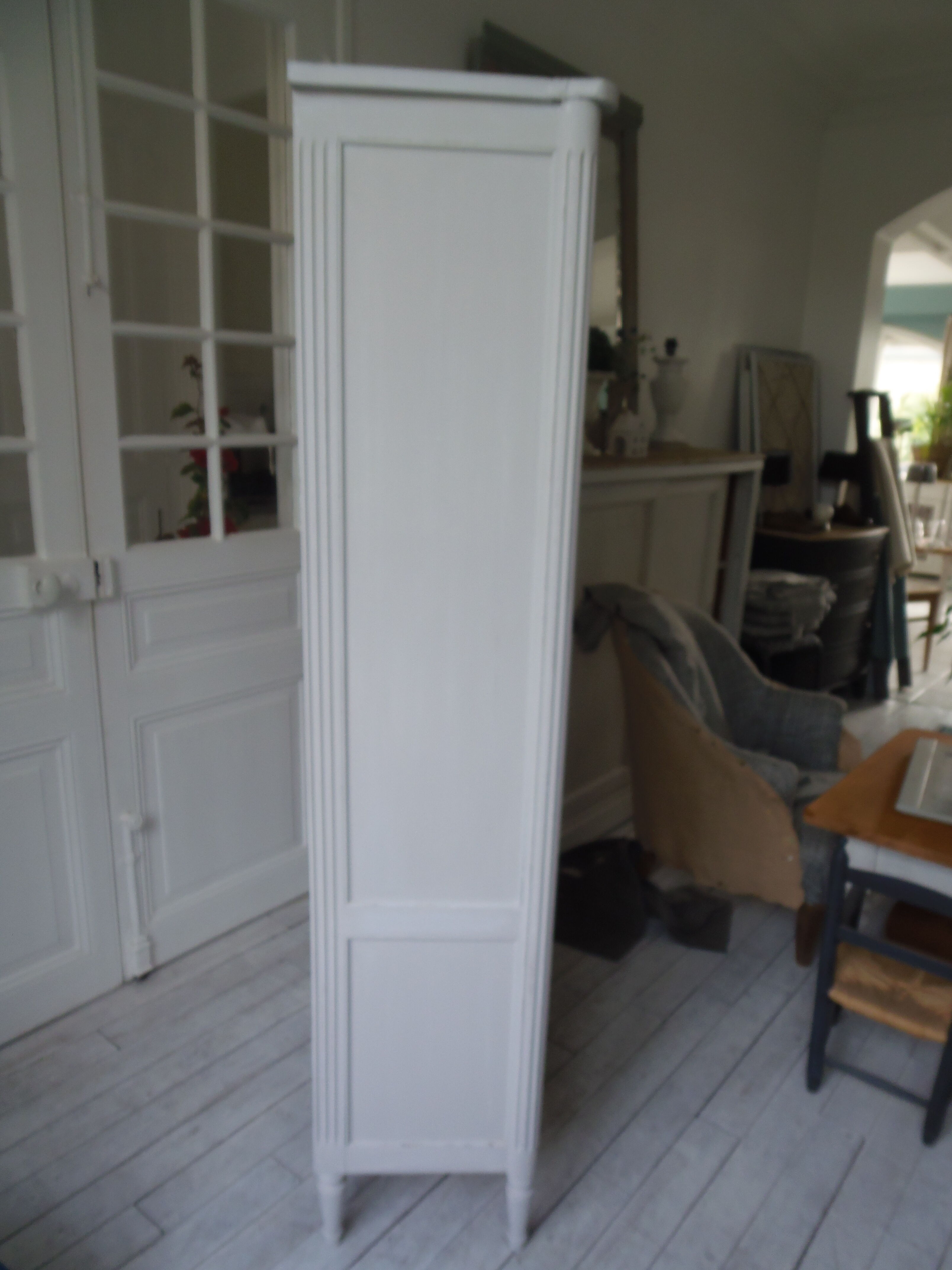 Showcase, old weathered vessel pearl gray, 2 glass doors.
