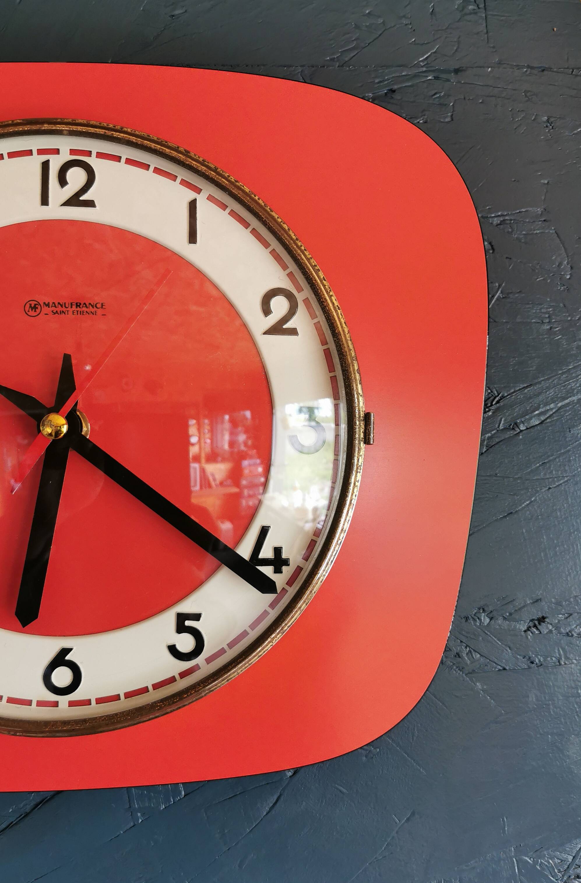 Vintage formica clock silent trapeze wall pendulum "Manufrance red"