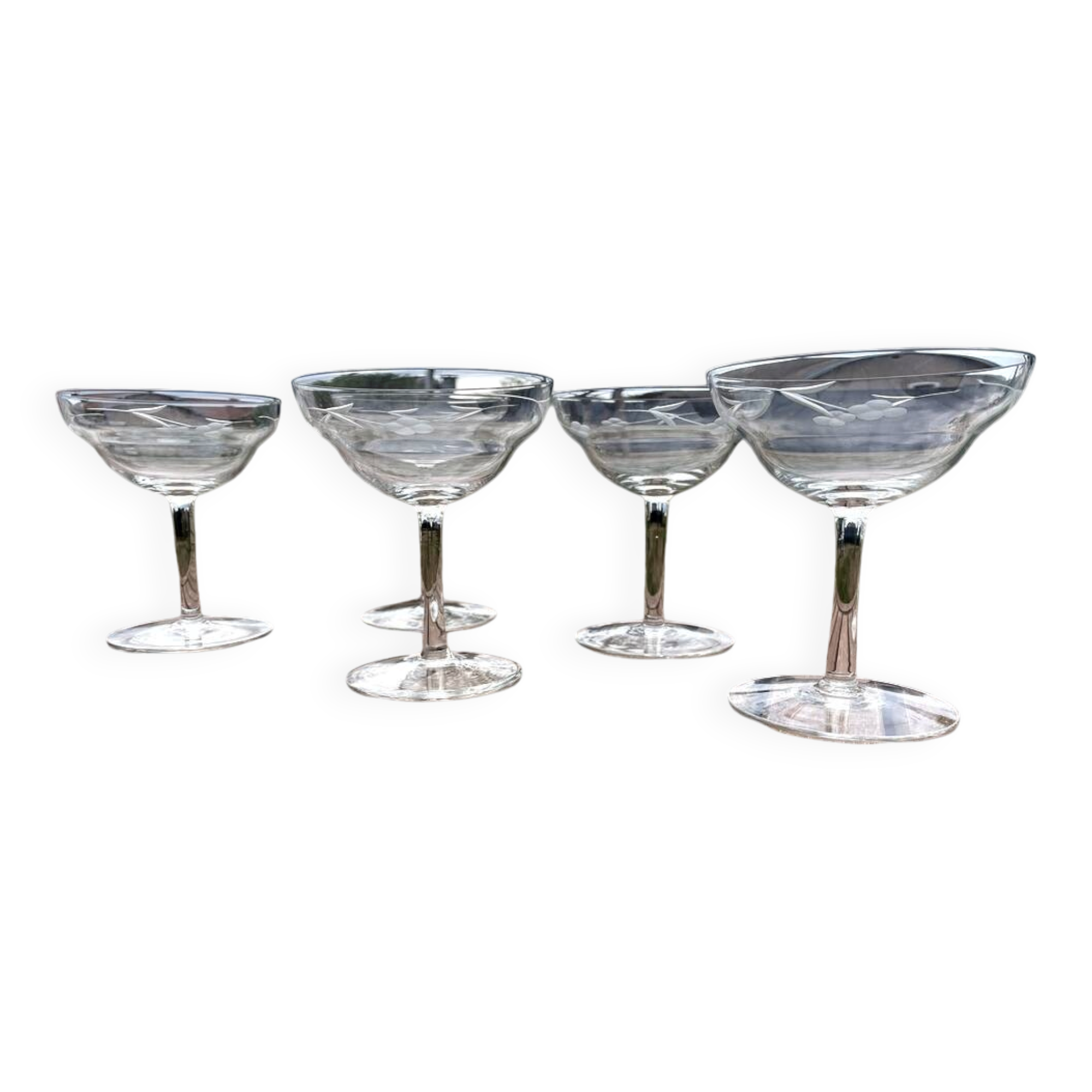 Set of 5 champagne cups in engraved crystal from the 1950s elegant