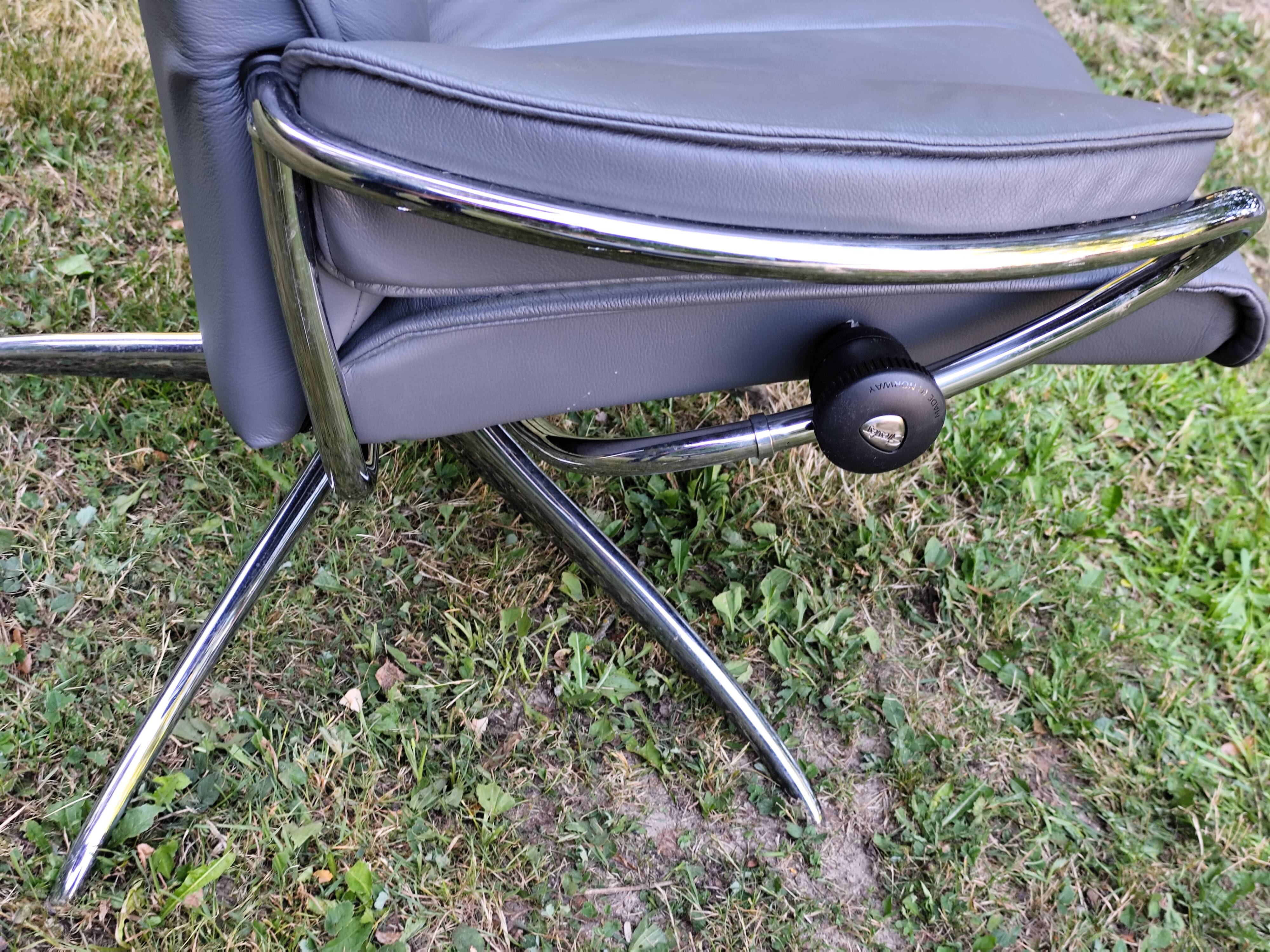 Stressless City armchair with footrest/ottoman, grey