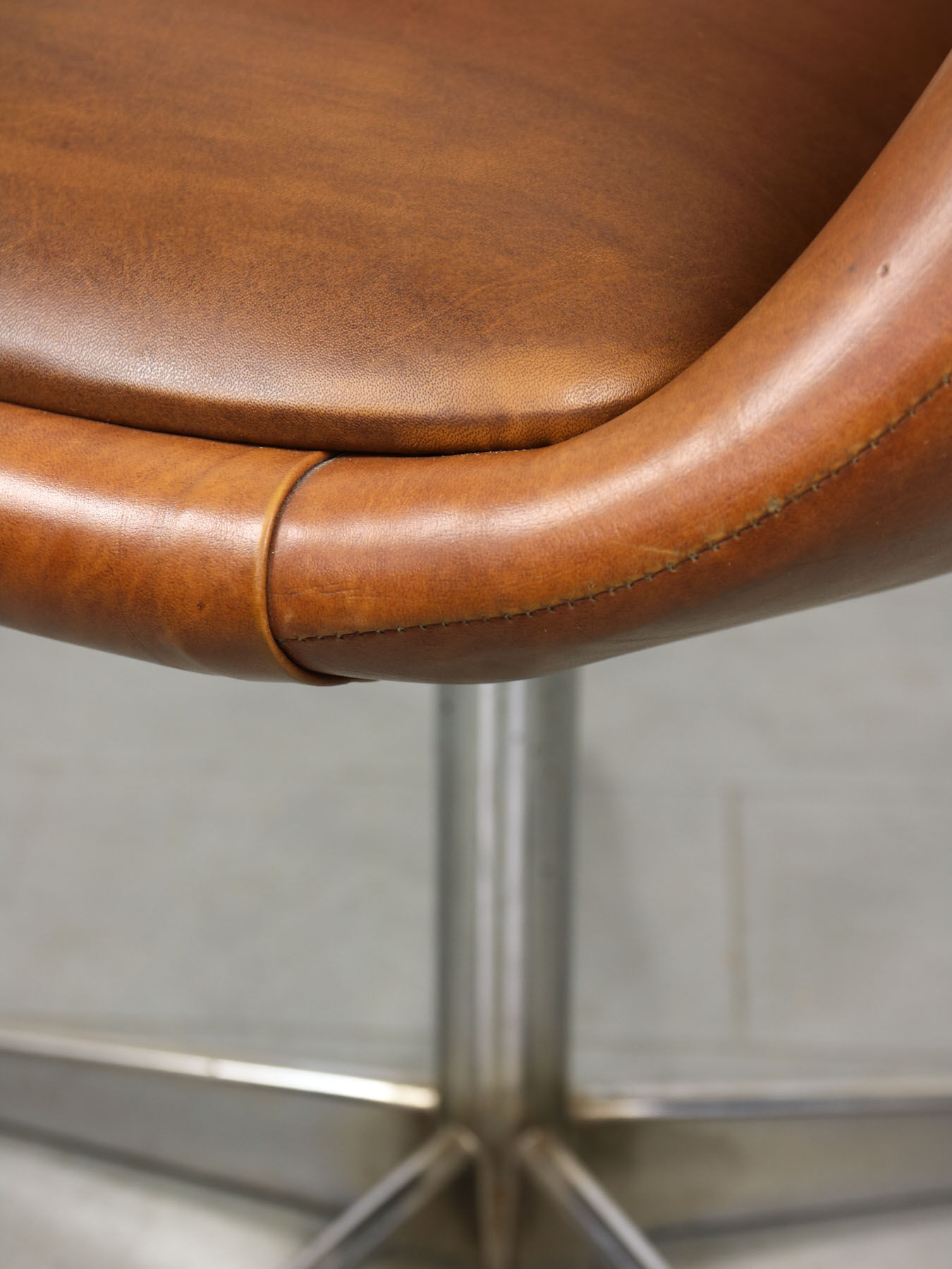 Mid-century brown leatherette swivel chair from Stol