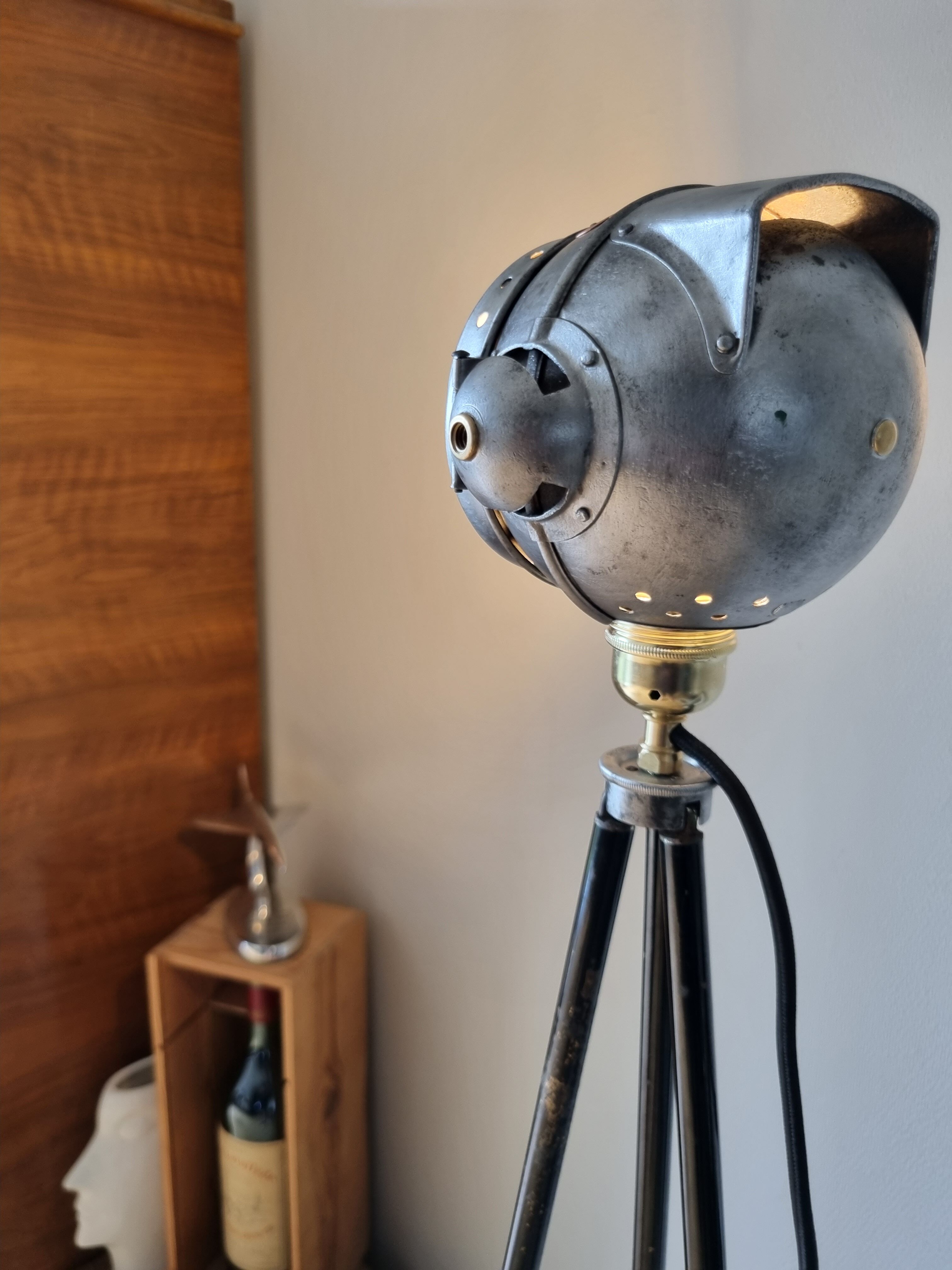 Former tripod projector, Besnard Paris, ca. 1910