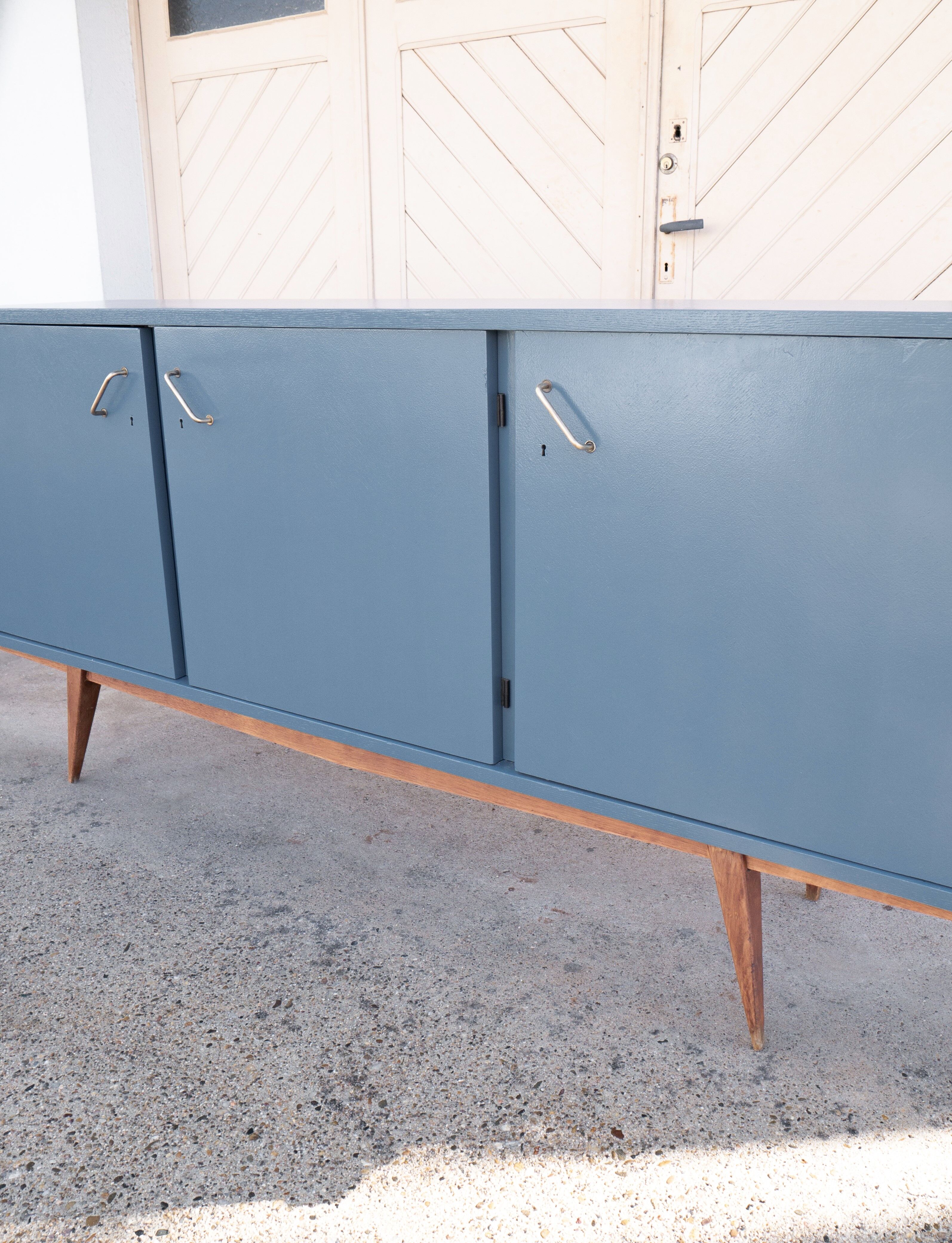 Sideboard feet compass