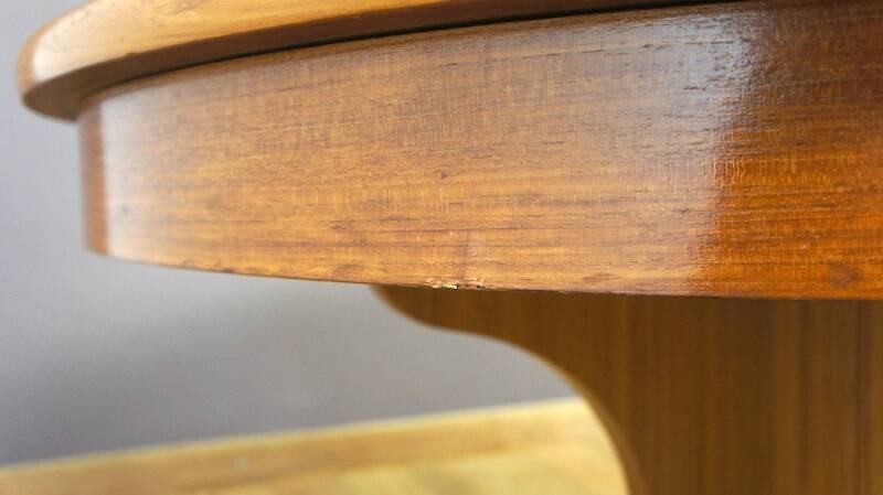 Round Dining Table & Vintage 1960 Central Base
