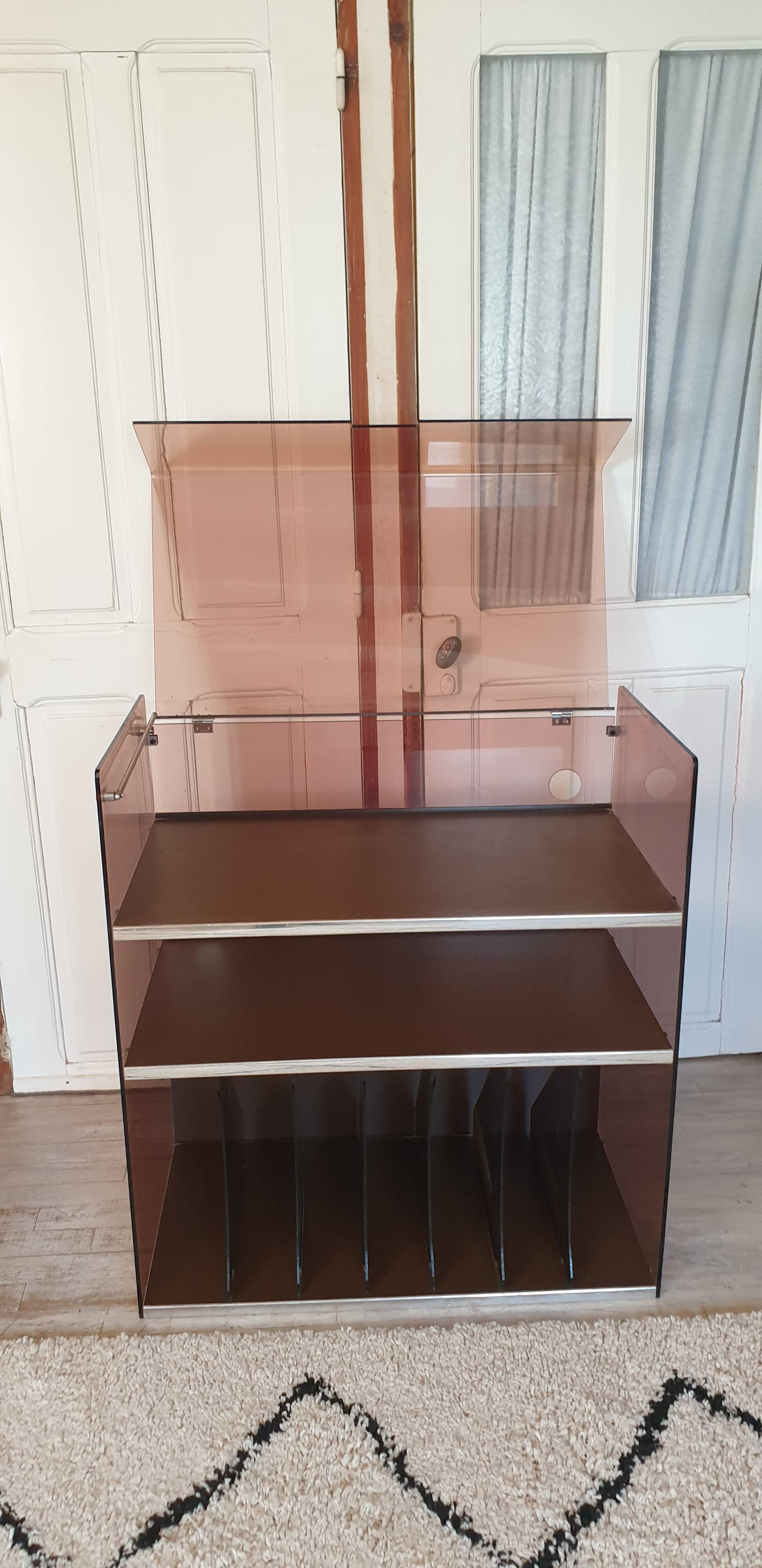 Meuble hifi stéréo en plexiglas