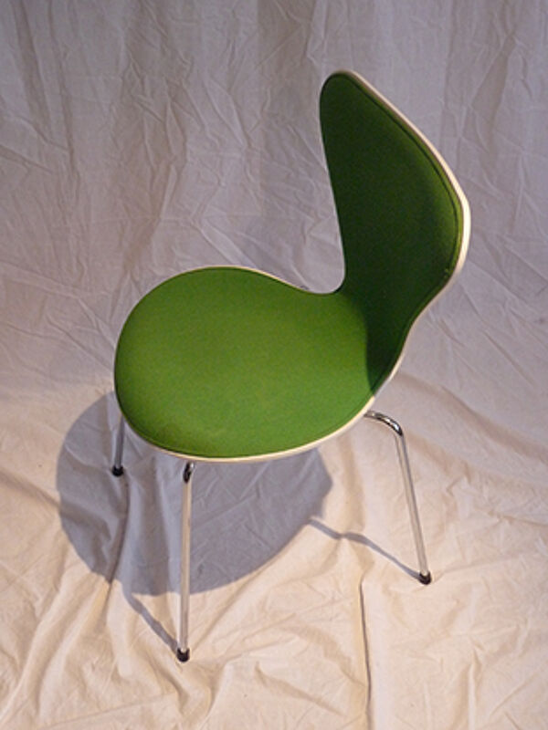 Chaise modèle 3107 d'Arne Jacobsen, édition Fritz Hansen