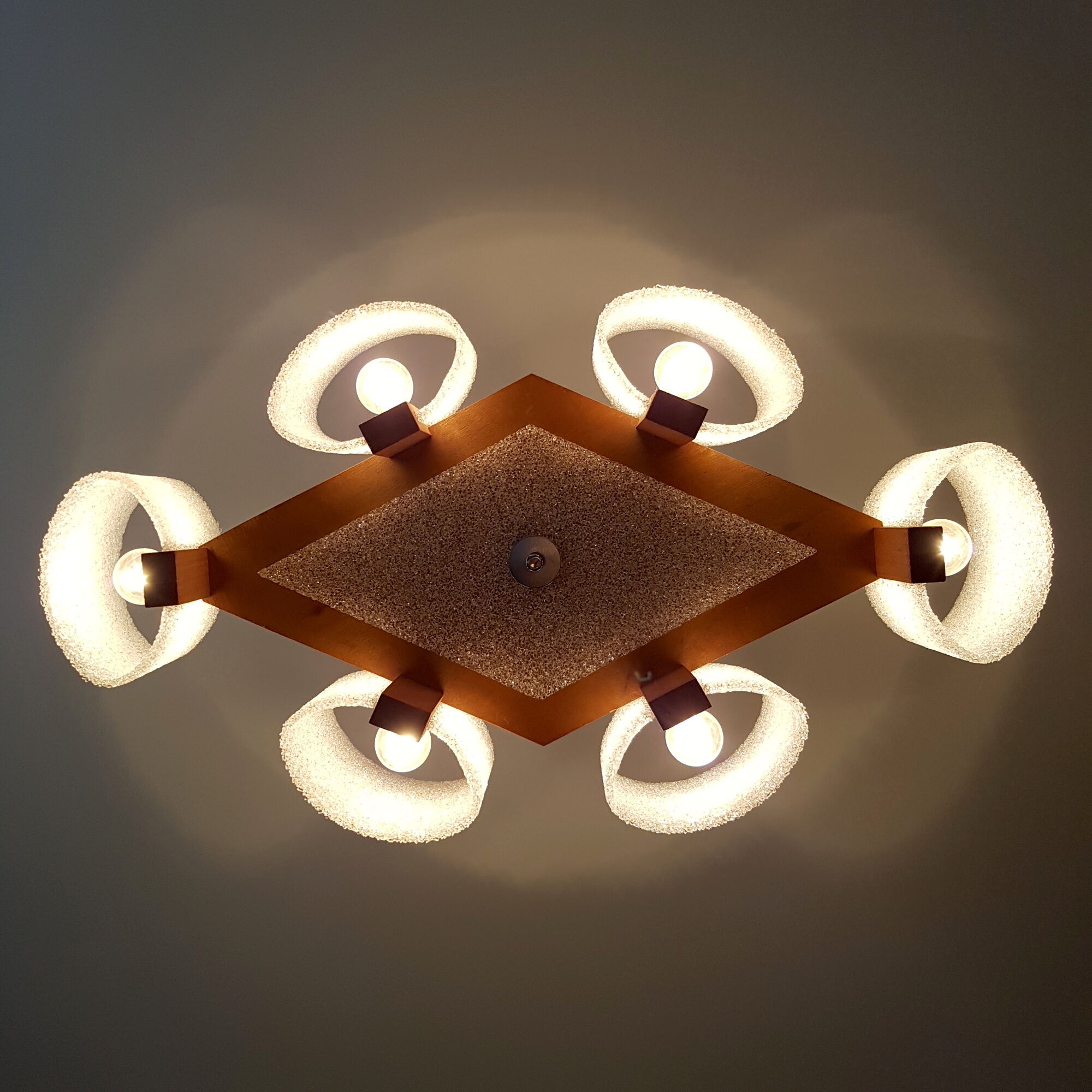 Chandelier Scandinavian 6 fires of wood and perspex vintage