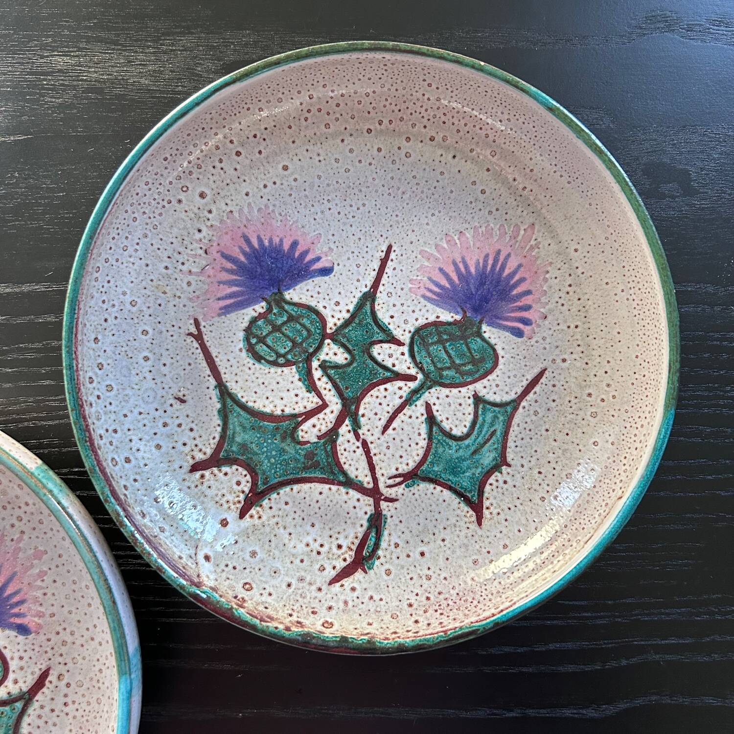 Pair of plates with thistle decoration