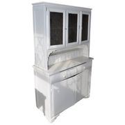Buffet en pin peint gris avec vitrine et verre effet miroir, début XXe siècle