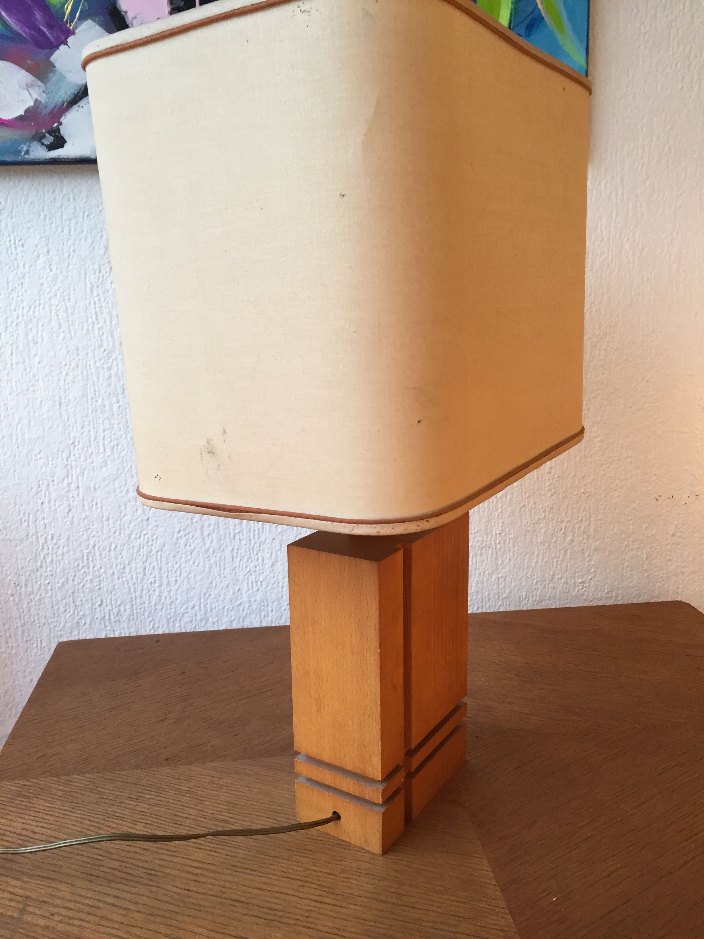 Lampe en bois gravé