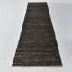 Tapis kilim de couloir marron foncé vintage