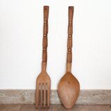 Couverts géants en bois façon totem, années 60