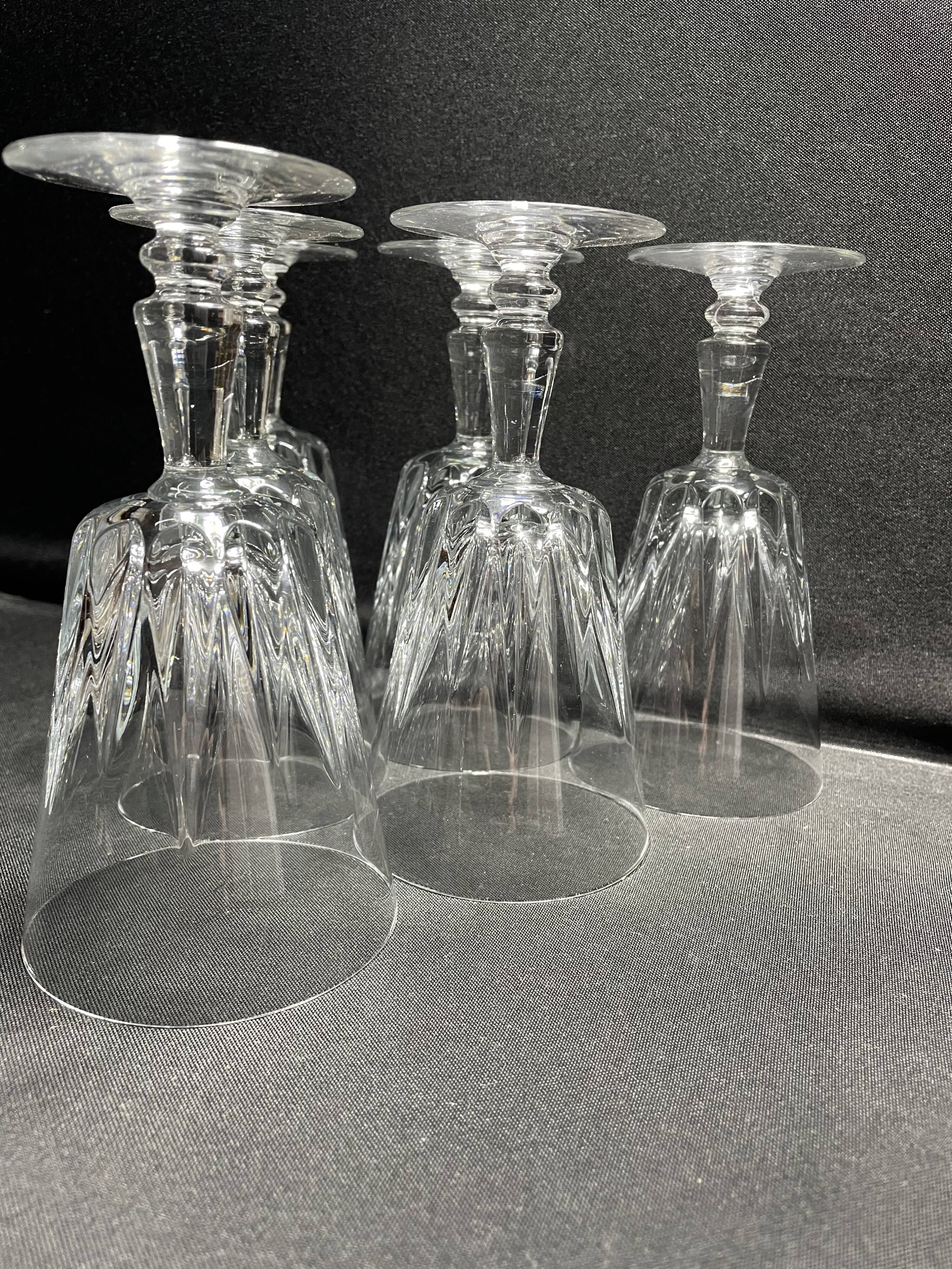 6 glasses on foot with water or wine