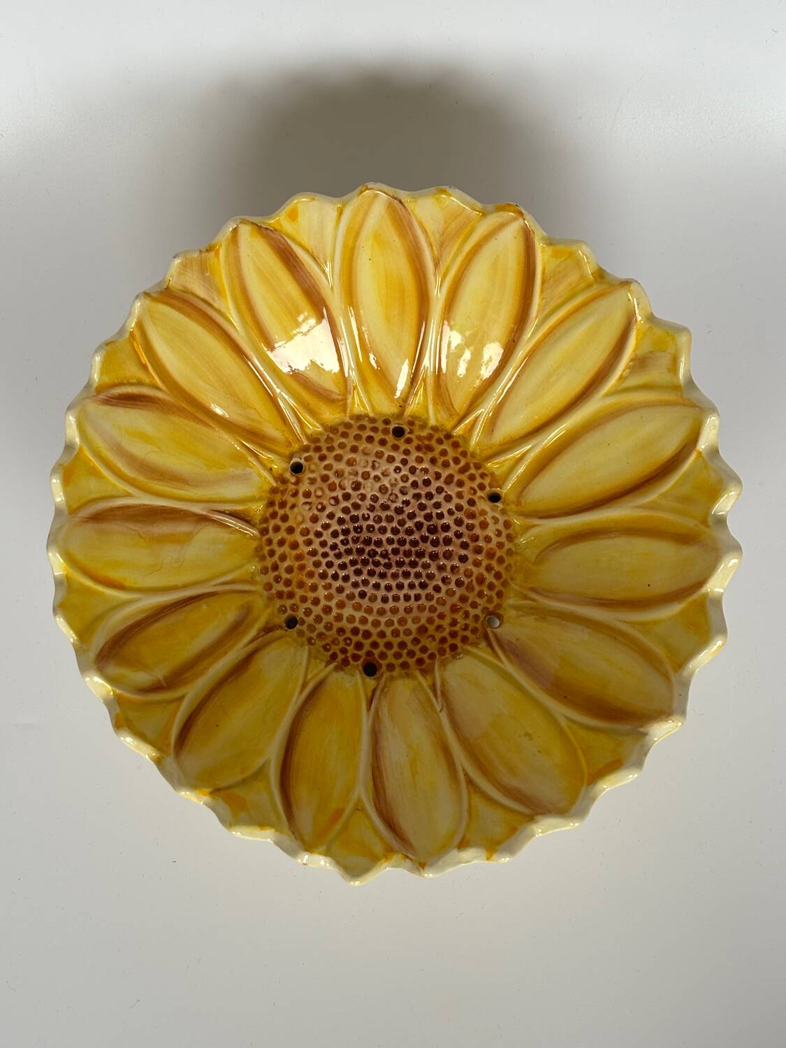 Sunflower slip draining salad bowl