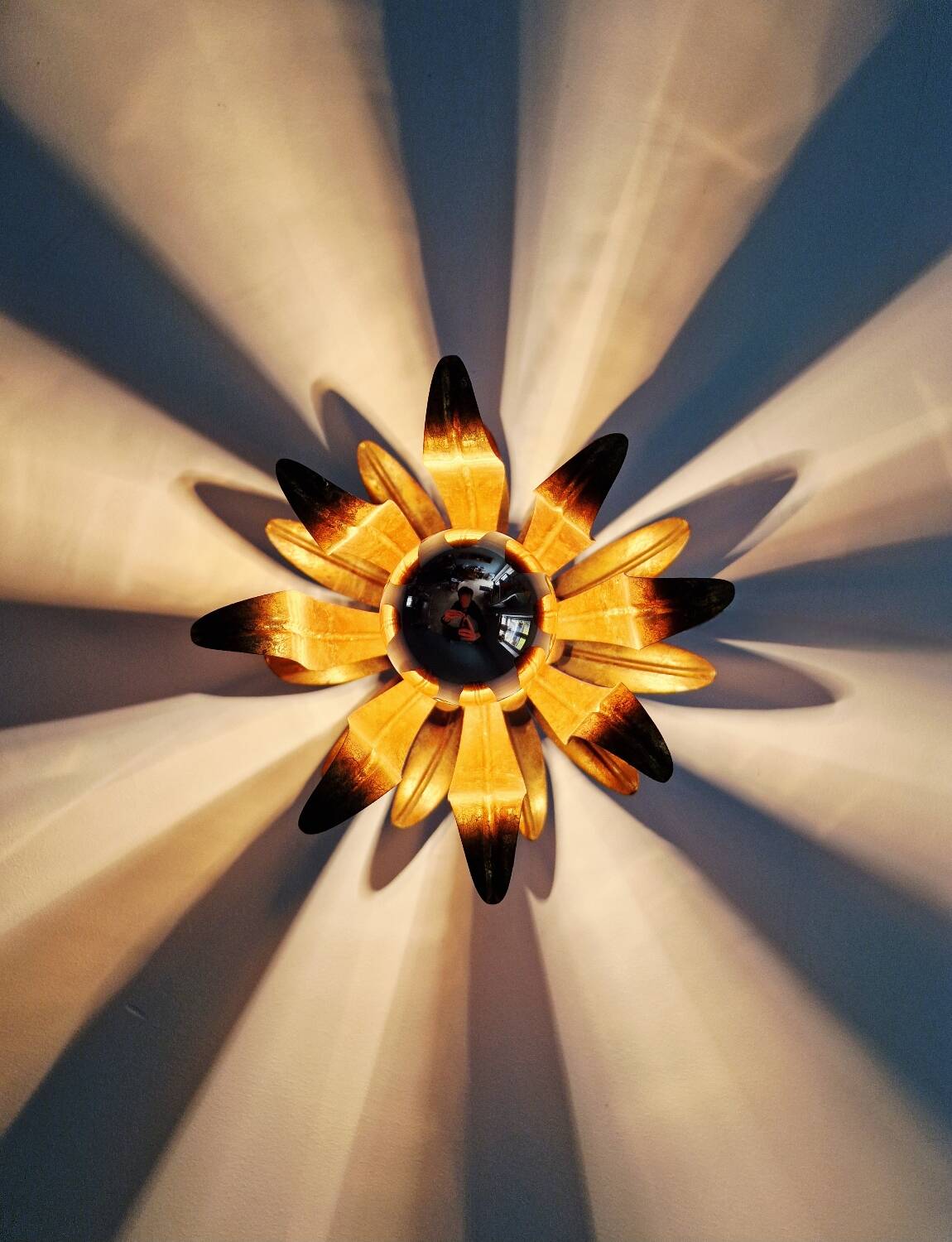 Italian ceiling light in gilded metal, floral design, 1960-70.