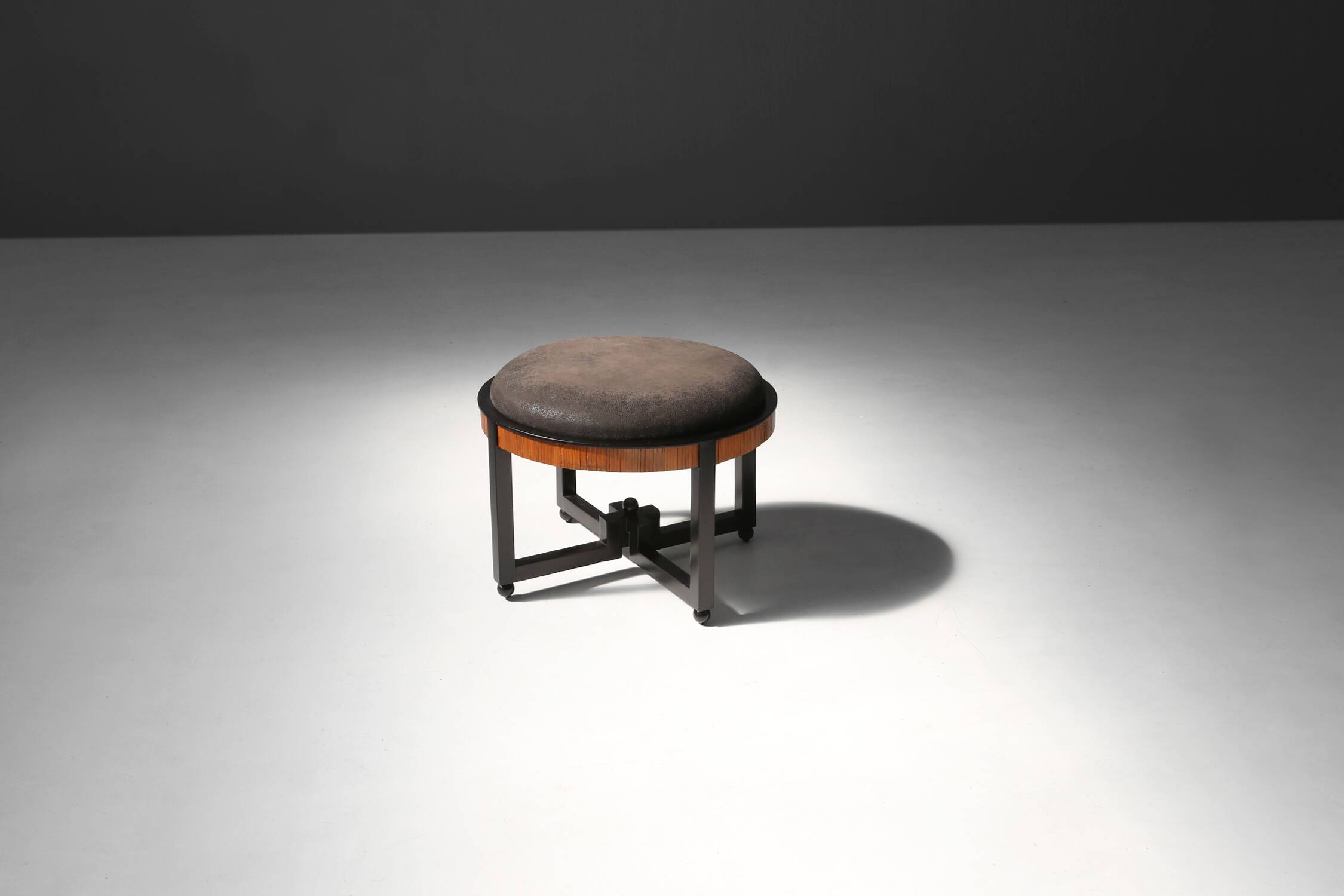 Pouf moderniste dans le style de Huib Hoste 1920